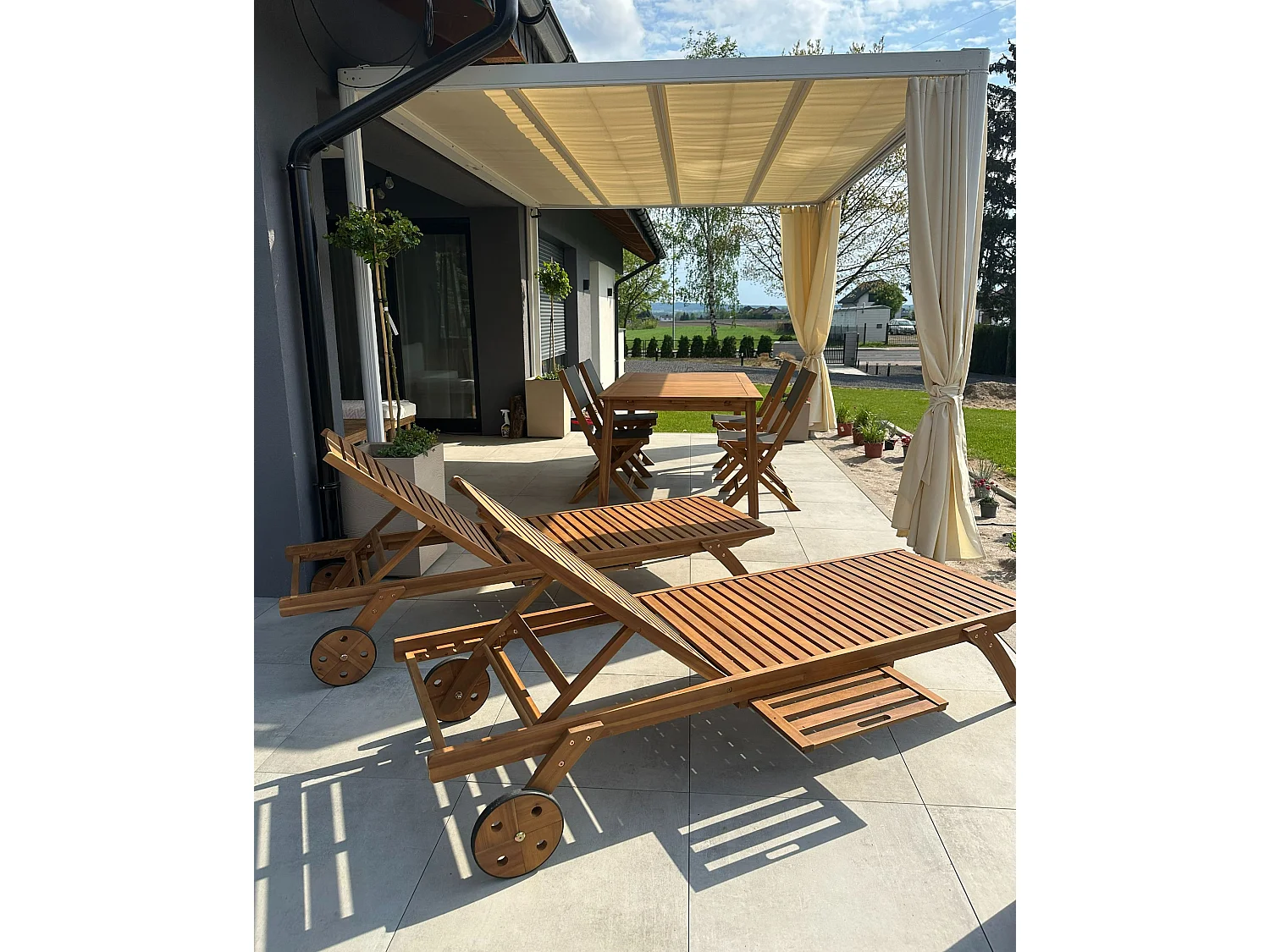 Salle à manger de jardin avec chaises longues 8 places CESANA Acacia Marron clair
