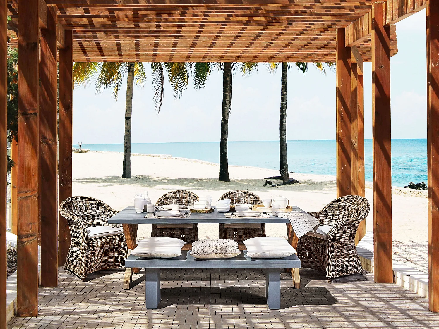 Gartenmöbel Set Rattan Tisch 200x100 cm mit 4 Stühlen Auflagen weiß Susua/Olbia