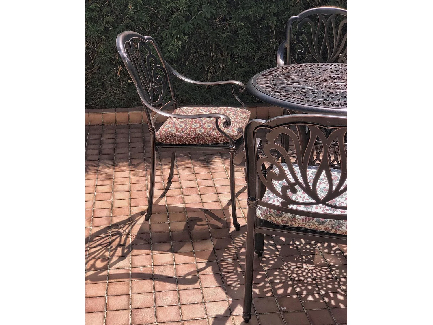 Salle à manger de jardin 4 places ANCONA avec coussins Métal Marron foncé