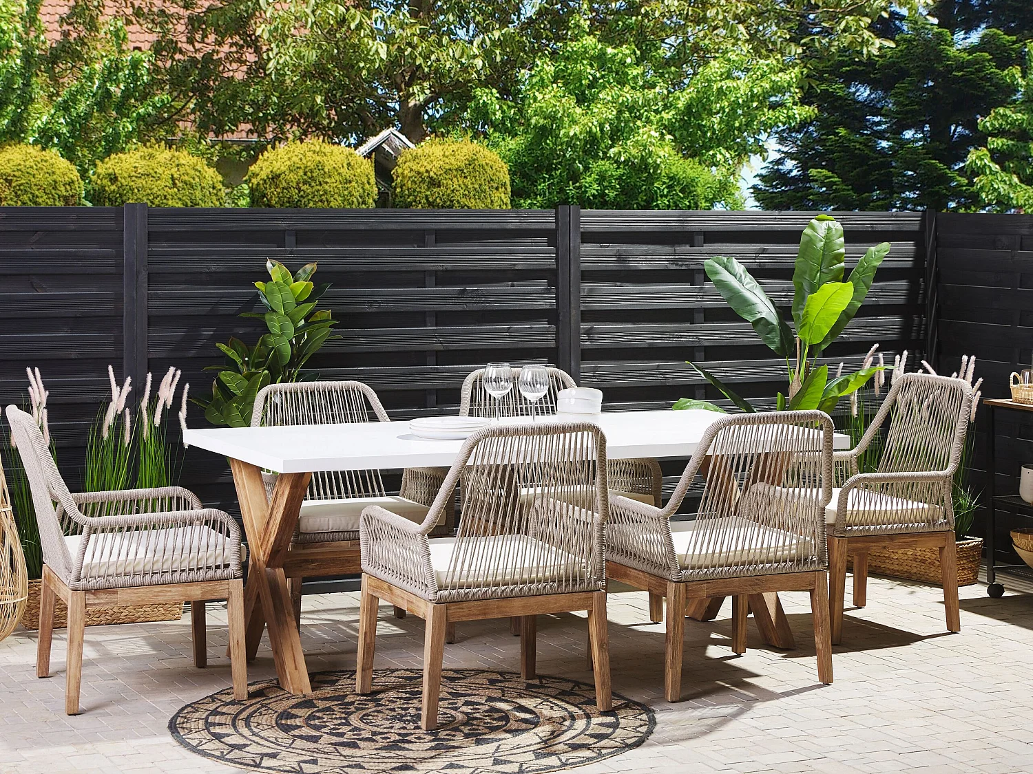 Moderner Gartentisch mit 6 Geflecht-Stühlen Faserzement weiß / beige Olbia