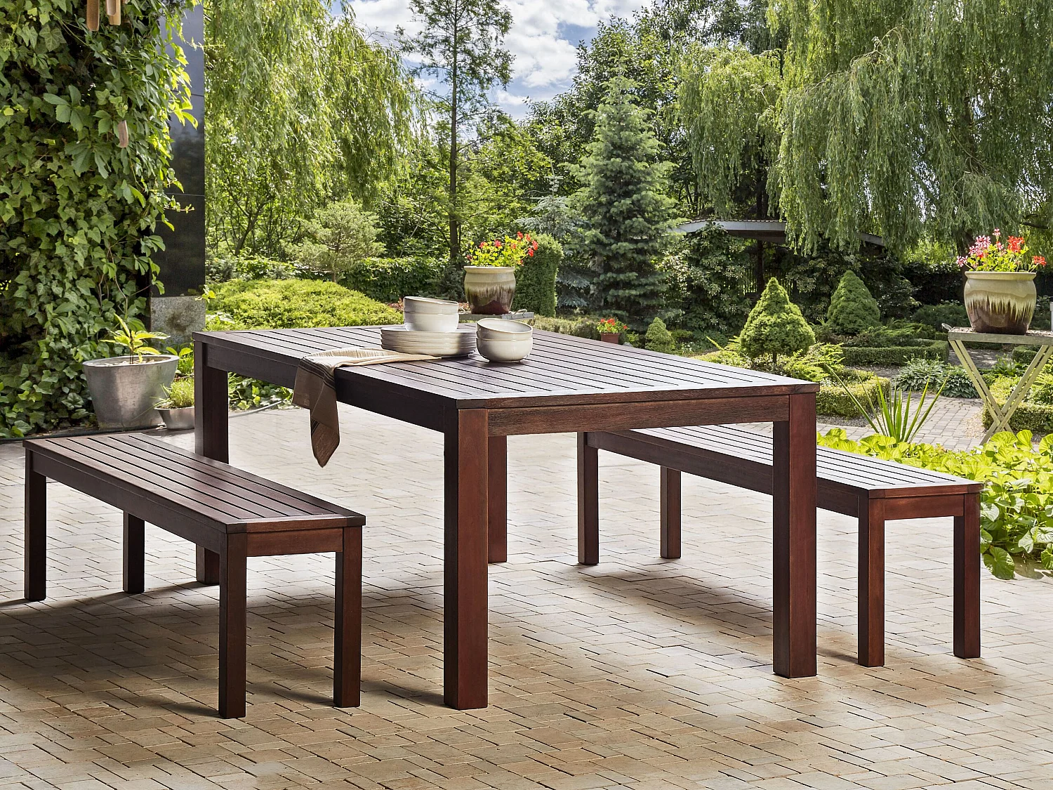 Gartenmöbel Set mit Bänken 6-Sitzer TUSCANIA Eukalyptusholz Dunkelbraun