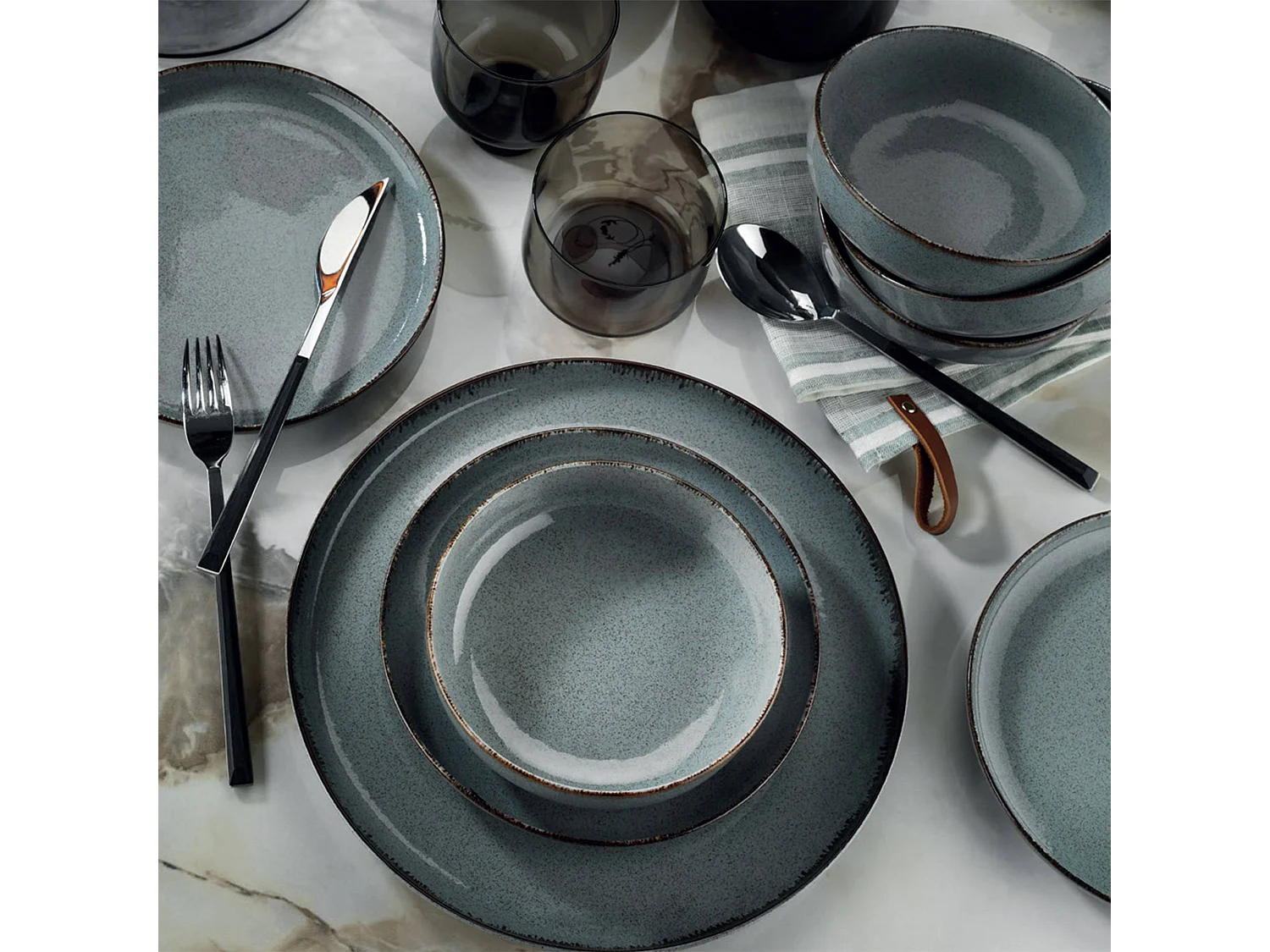 Service de table 24 pièces Ammeli 100% Porcelaine tacheté Bleu et Marron