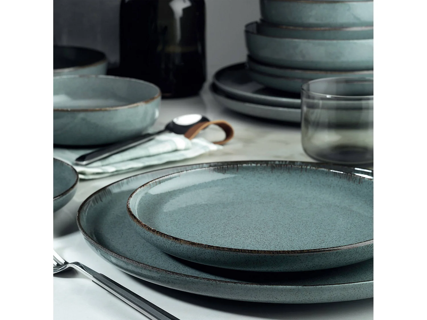 Service de table 24 pièces Ammeli 100% Porcelaine tacheté Bleu et Marron