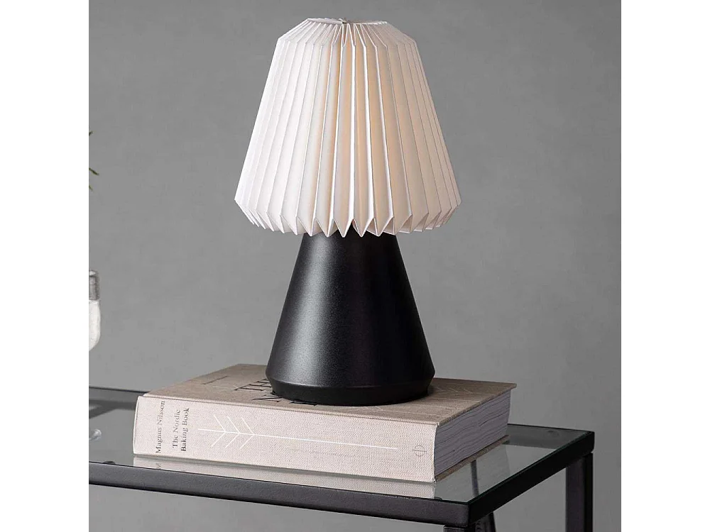 Fjällen Tischlampe schwarz.