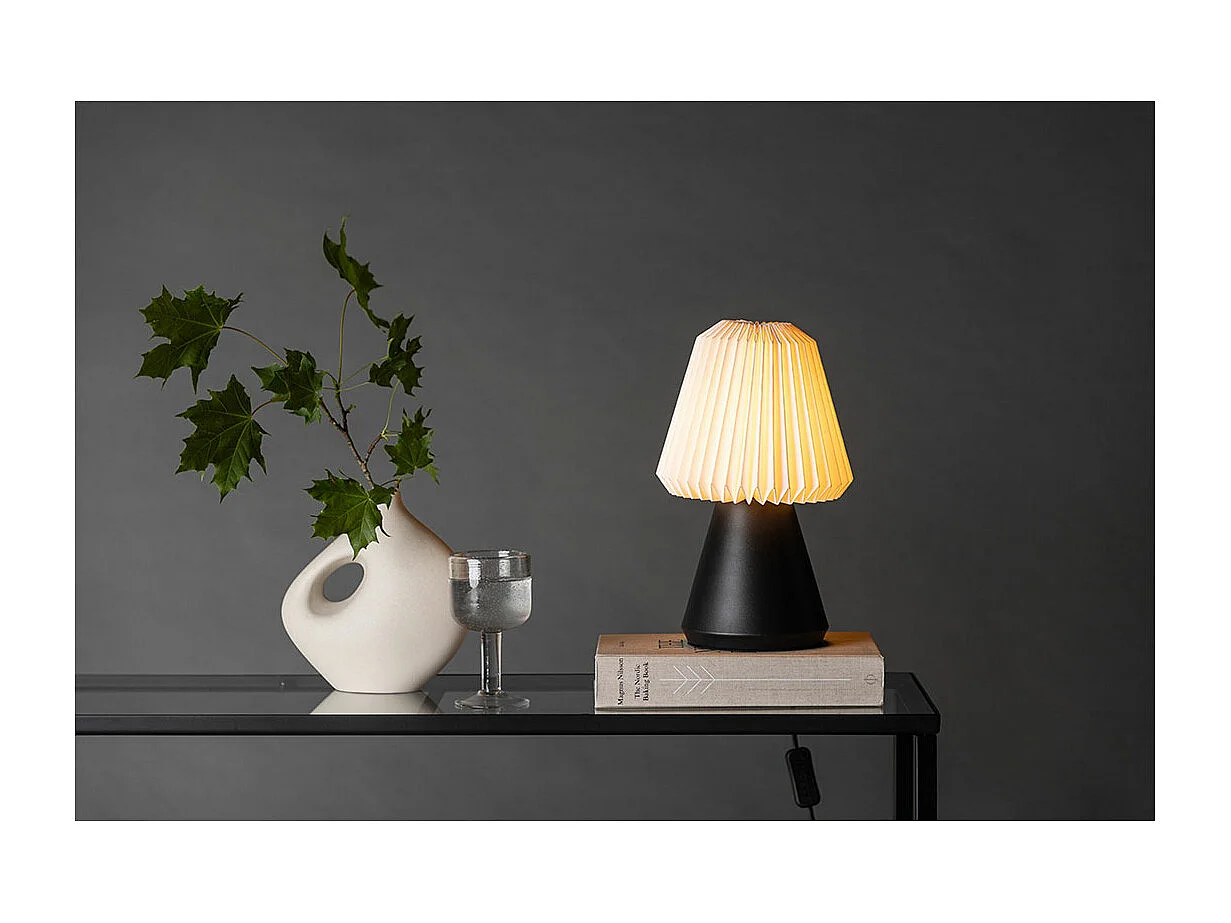 Fjällen Tischlampe schwarz.