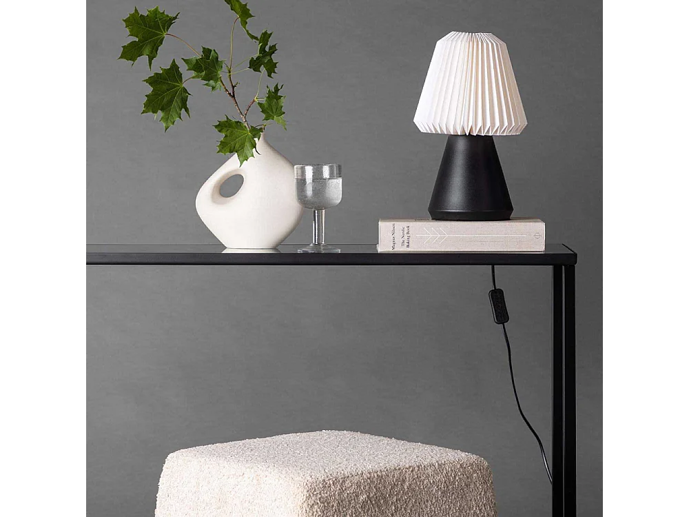 Fjällen tafellamp zwart.