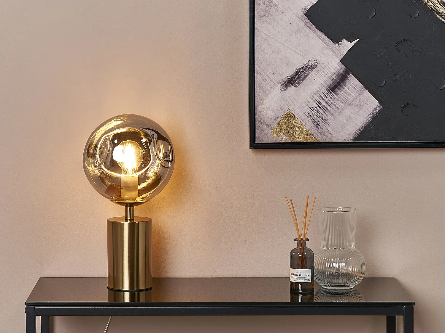 Tischlampe Modern Glam aus Metall Dekorativer Glasschirm Messing Boyd