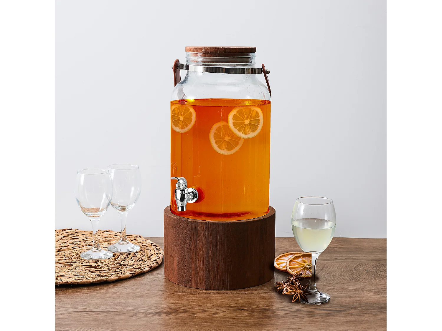 Trinkbrunnen 6 Liter mit Holzständer und Henkel