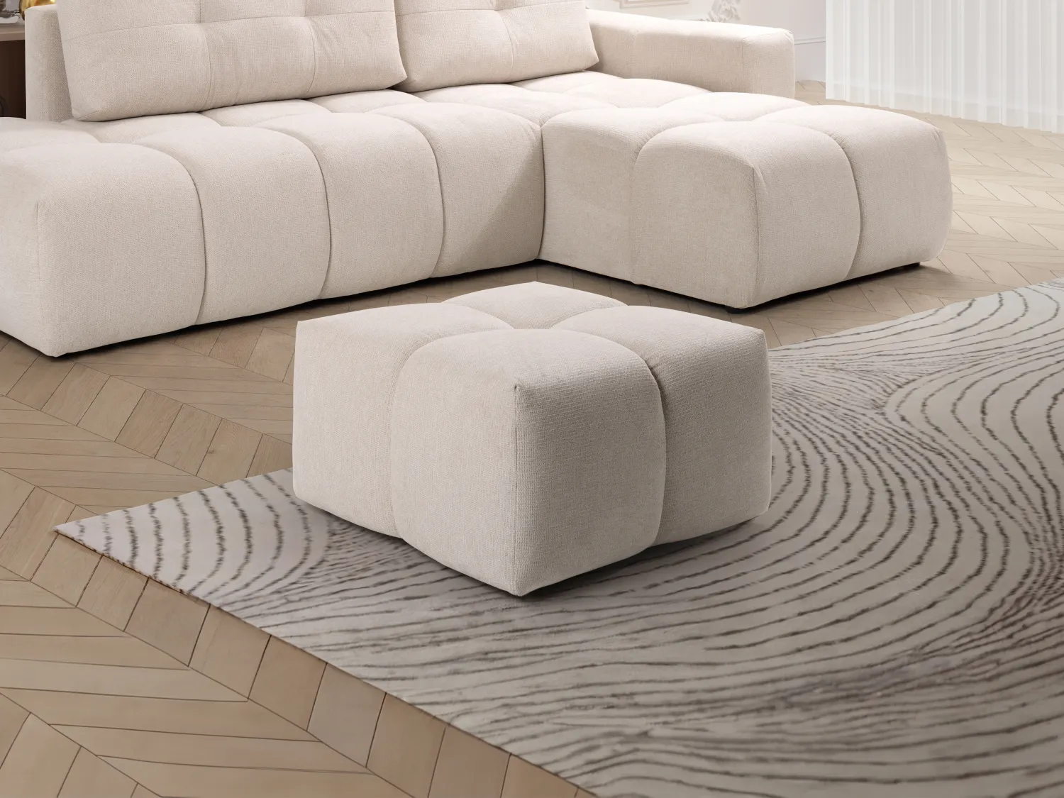 Pouf carré en tissu texturé beige TRIMALDI