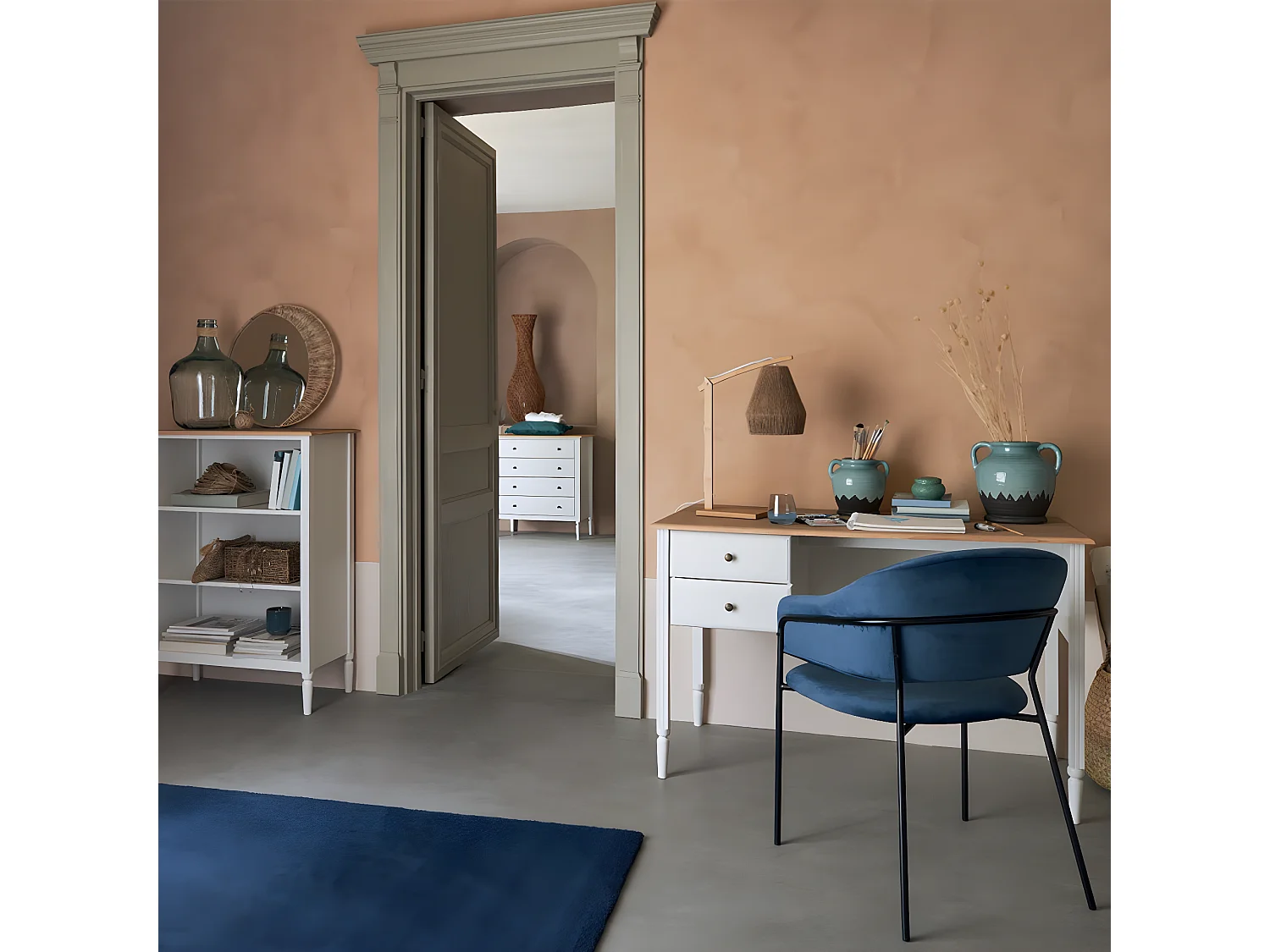 Lampadaire, lampe à poser en rotin tressé coloris beige  et métal noir