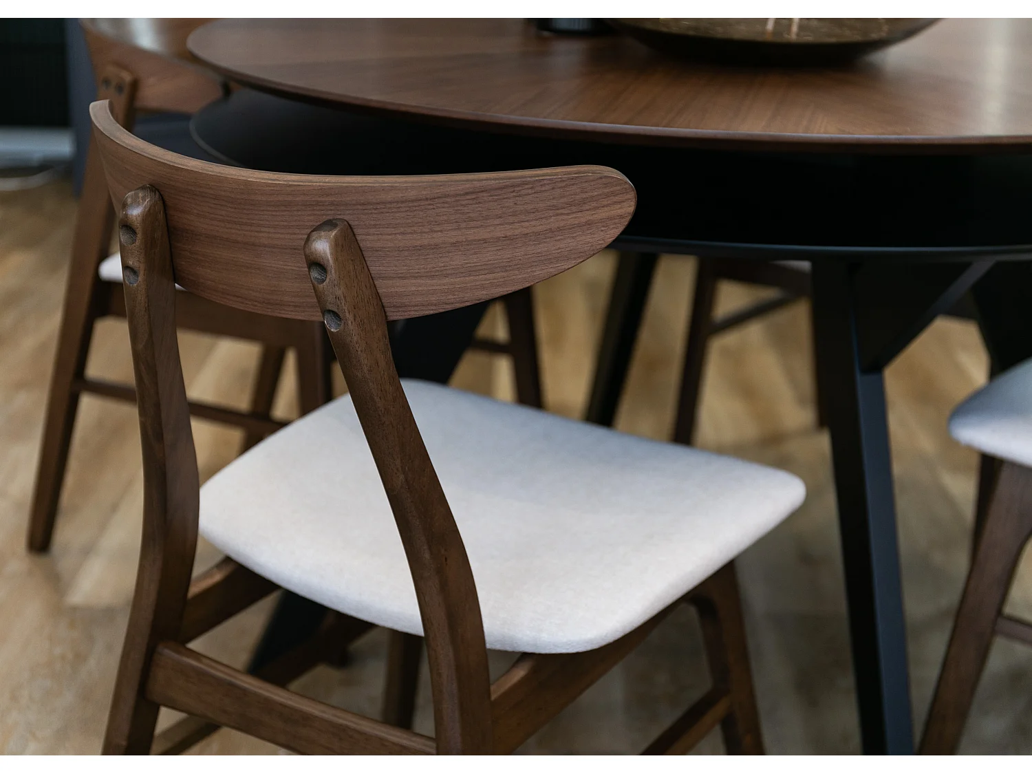 Chaise en bois - noyer/beige - GOODDLY