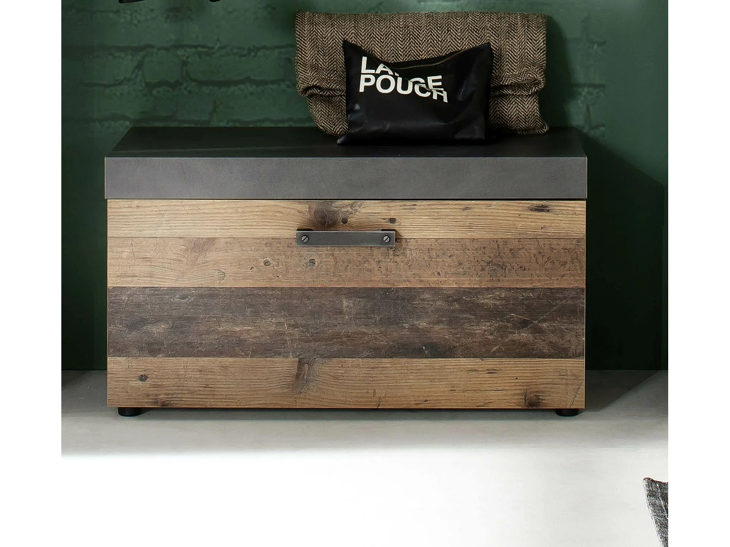 Meuble chambre. Banc de rangement en mélaminé coloris bois effet vieilli avec finition gris ciment . L - H - P : 80 - 45 - 37 cm.