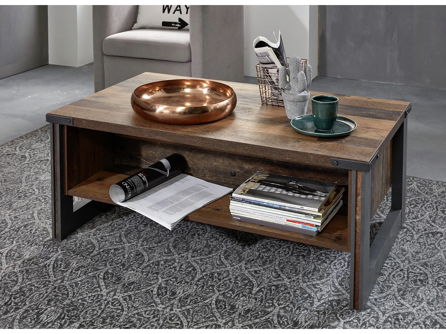 Table basse vintage vieux bois usé et métal gris avec rivets 140cm