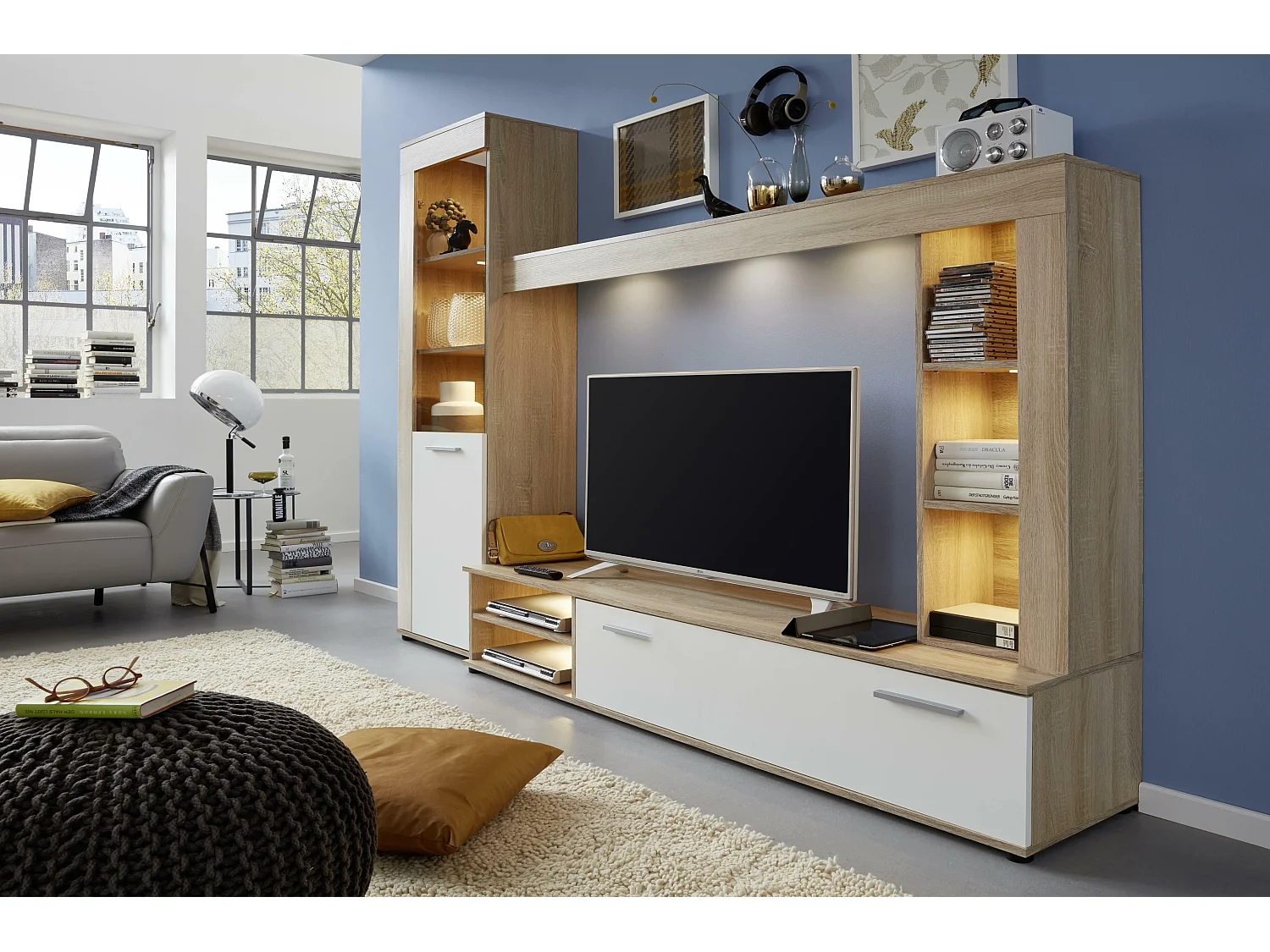 Meuble salon/séjour en mélaminé. Meuble TV (max 55 pouces) avec de l'espace de rangement. L-H-P : 240-185-41 cm