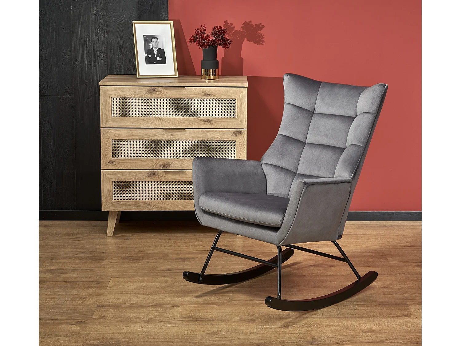 Mecedora de diseño en terciopelo gris con reposabrazos Market