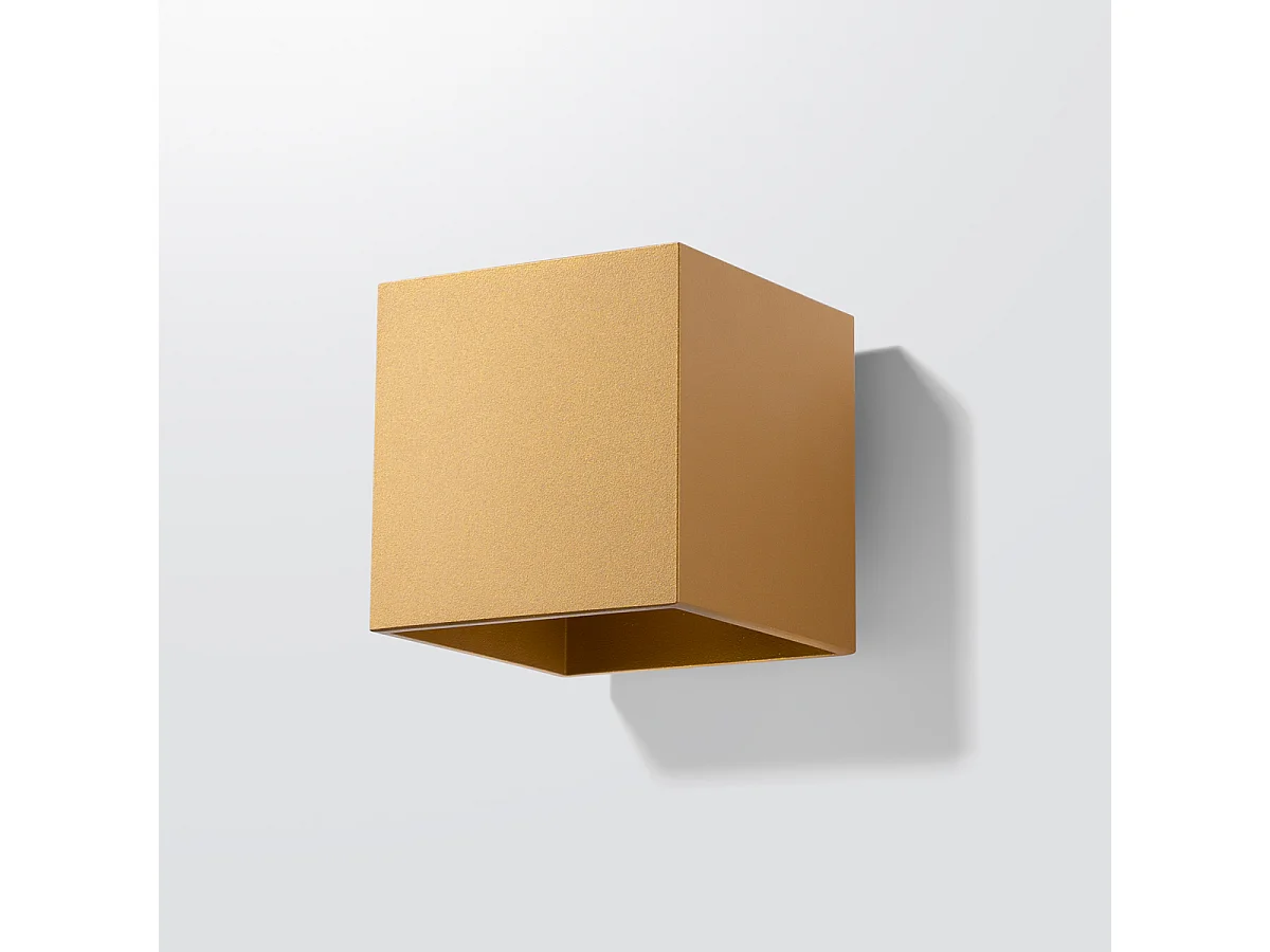 Lampada Da Parete Quad Minimalista Di Acciaio - 1 Sorgenti Luminose - L.10 X A.10 Cm - D'Oro