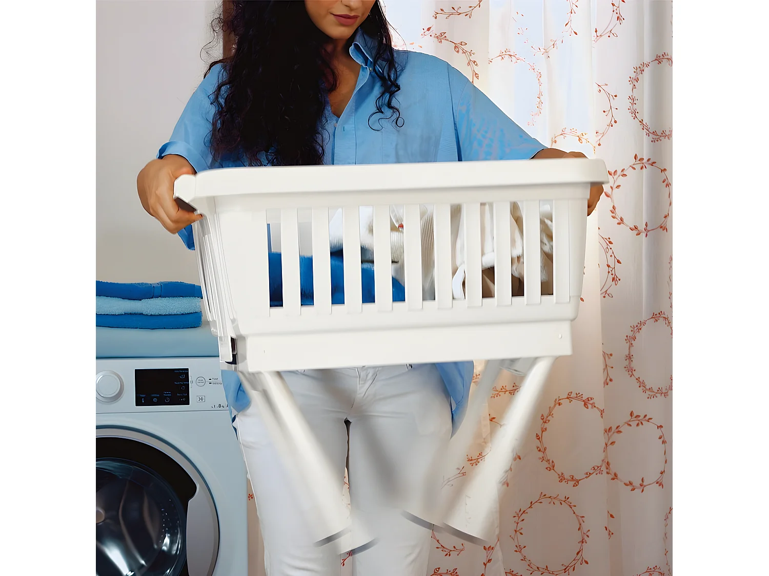 Panier à linge  avec pieds pliants