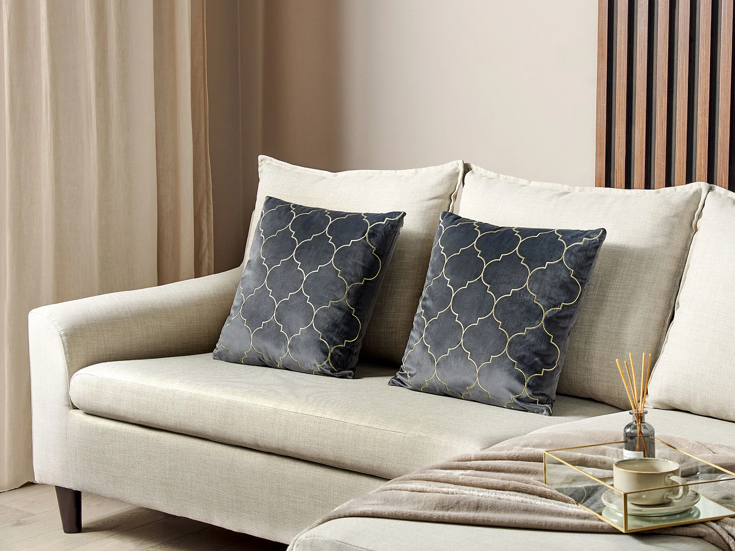 Conjunto de 2 cojines decorativos ALYSSUM Terciopelo 45 x 45 cm Gris Patrón marroquí