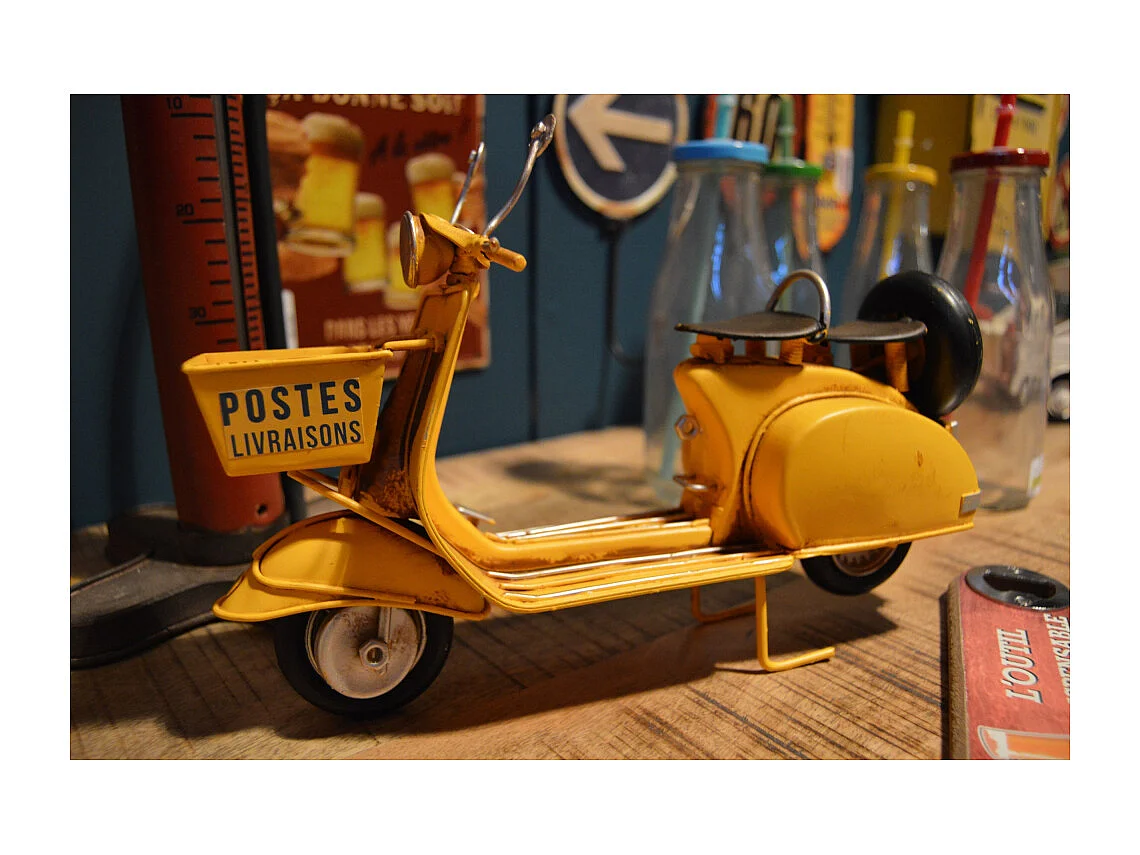 Scooter décoratif en métal Livraisons