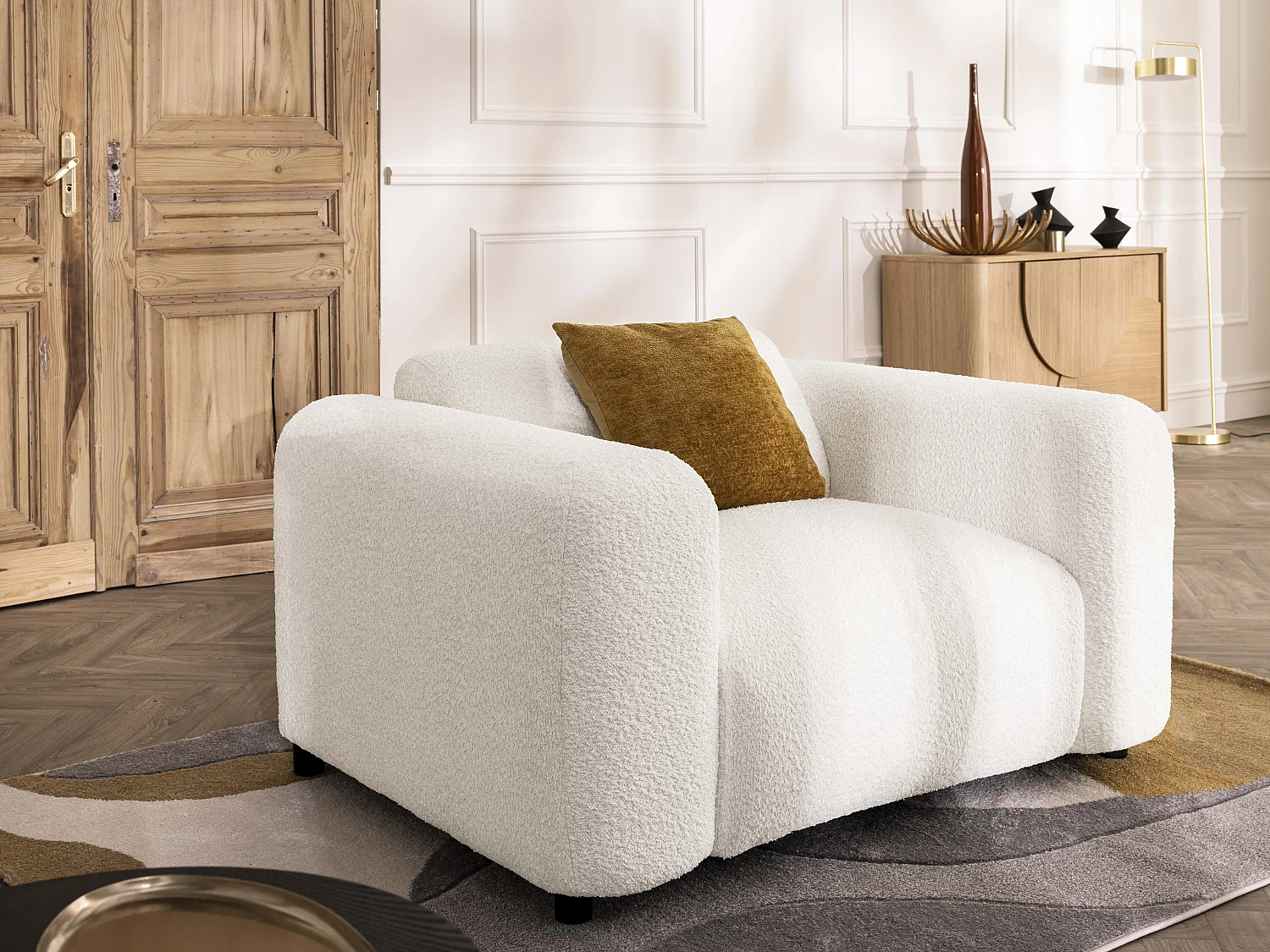 Witte fauteuil van boucléstof POGNI van Maison Céphy