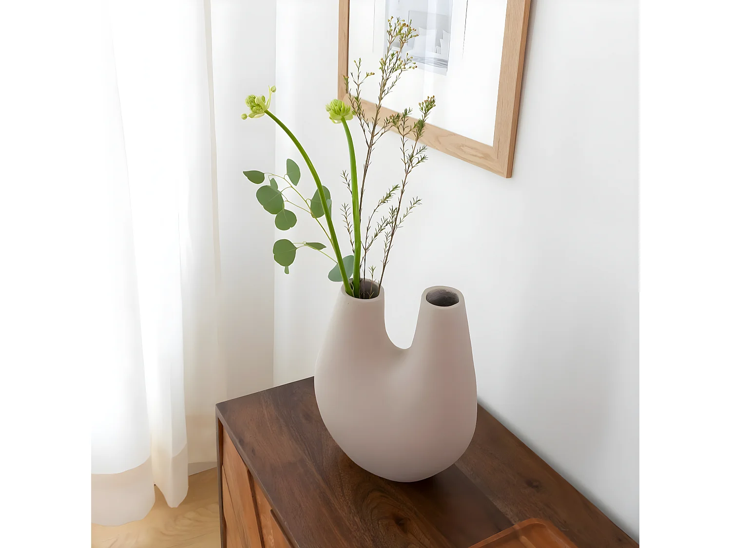 Vase beige 2 tiges en aluminium Tulipa