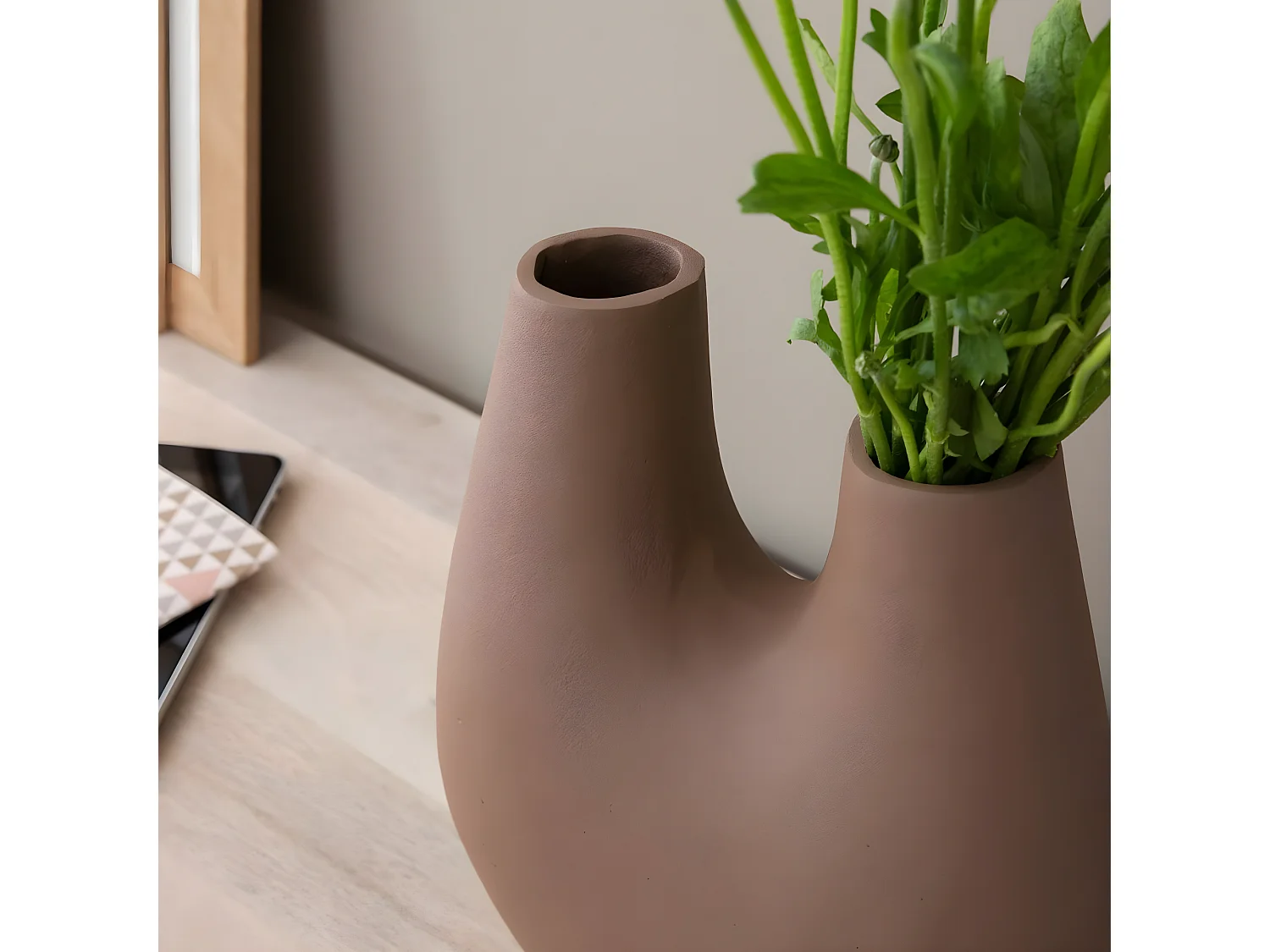 Vase marron 2 tiges en aluminium Tulipa