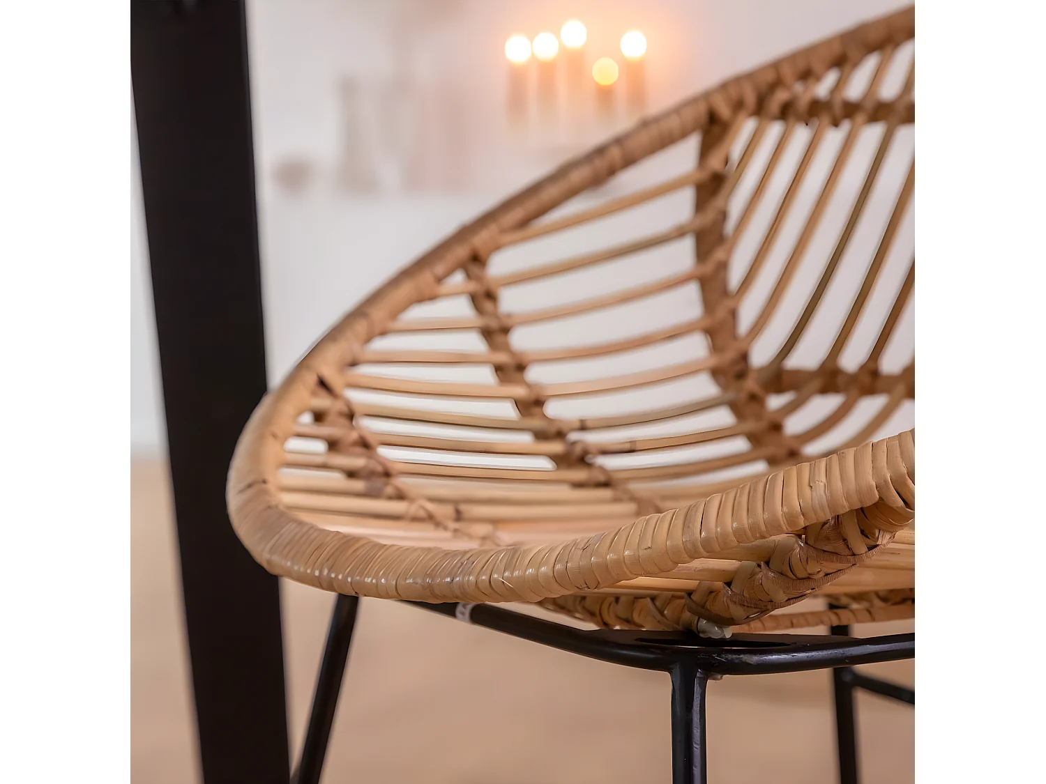 Tabouret de bar rond en rotin et métal Calvi