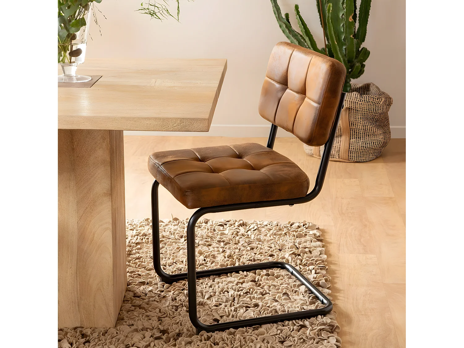 Chaise cantilever en microfibre marron Mambo (lot de 2)