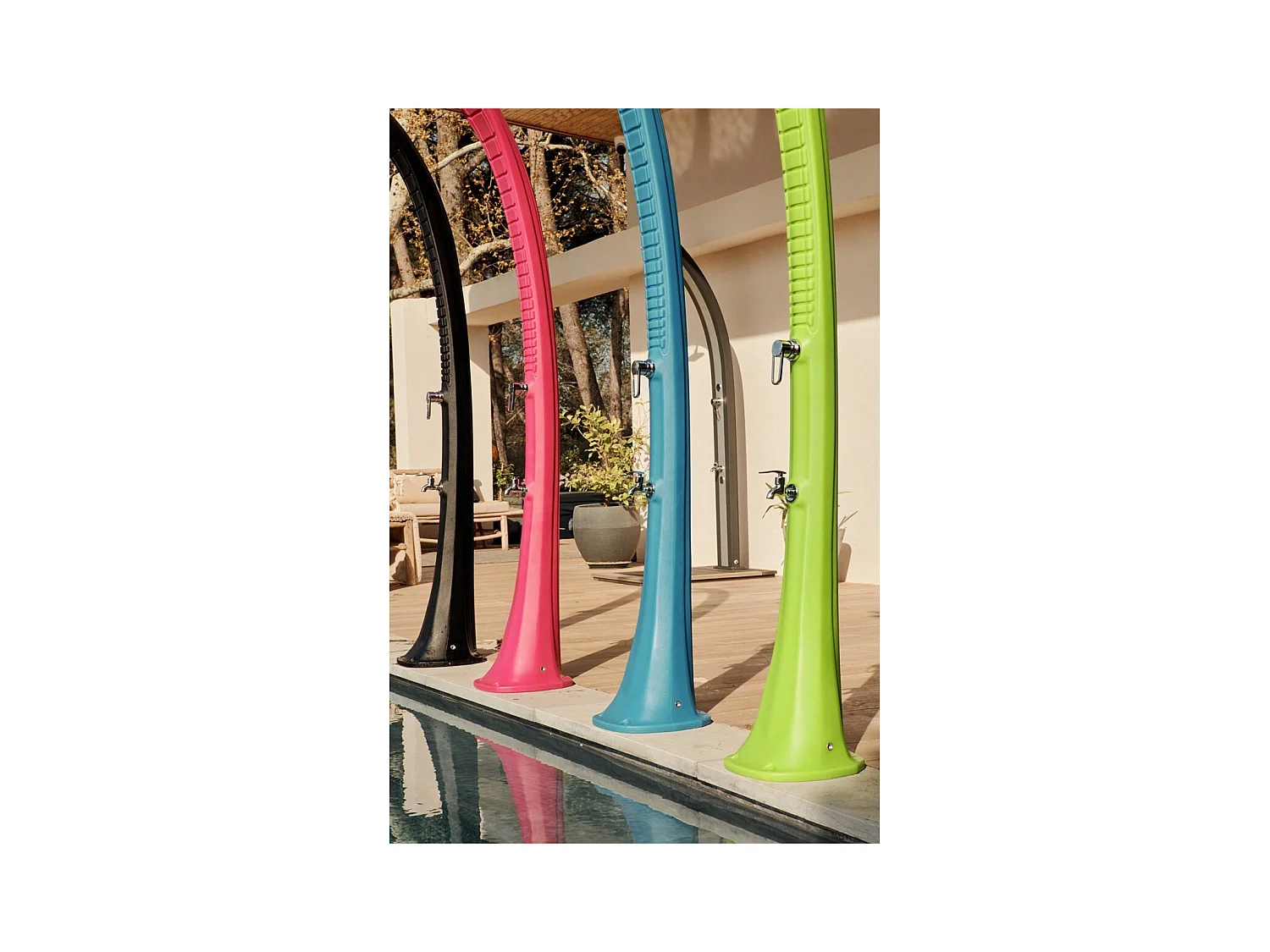 Formidra Cobra 32L 217x30x34cm Doccia solare da esterno - Risciacquo piedi - Riscaldamento solare - Polietilene riciclabile  - Colore blu