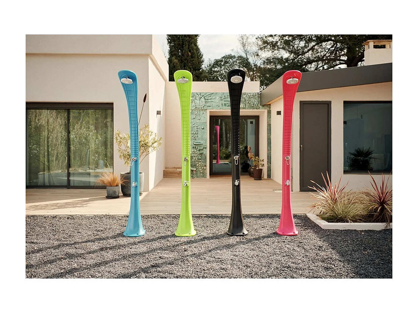 Formidra Cobra 32L 217x30x34cm Doccia solare da esterno - Risciacquo piedi - Riscaldamento solare - Polietilene riciclabile  - Colore blu