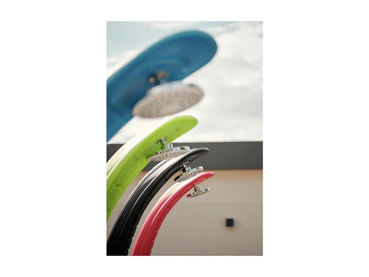 Formidra Cobra 32L 217x30x34cm Doccia solare da esterno - Risciacquo piedi - Riscaldamento solare - Polietilene riciclabile  - Colore blu