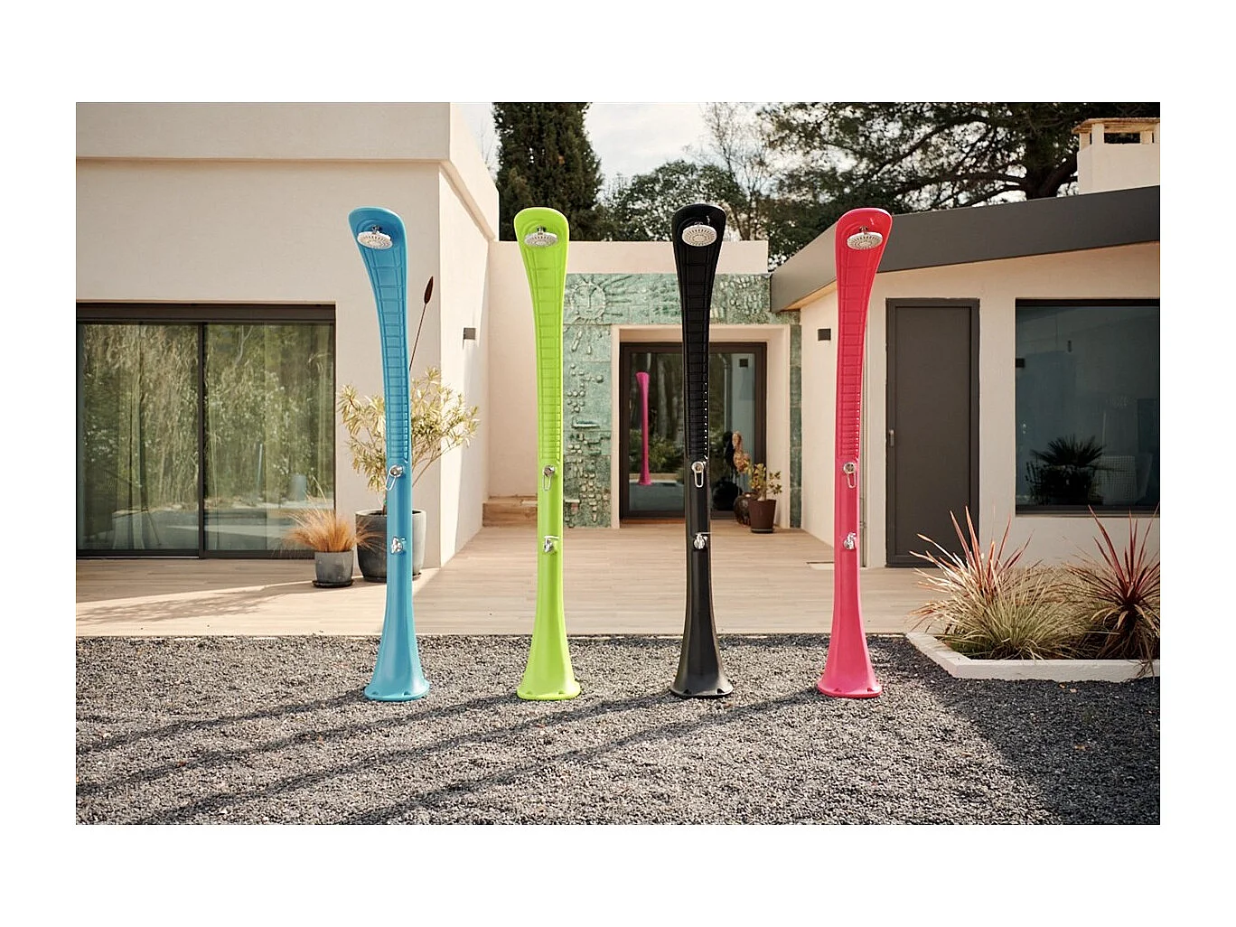 Formidra Cobra 32L 217x30x34cm Doccia solare da esterno - Risciacquo piedi - Riscaldamento solare - Polietilene riciclabile  - Colore blu