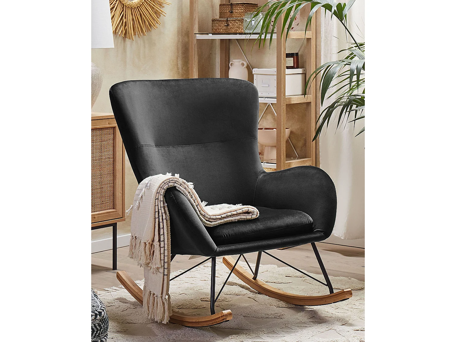 Stilvolles Schaukelsessel mit samtigem Polsterbezug schwarz Ellan