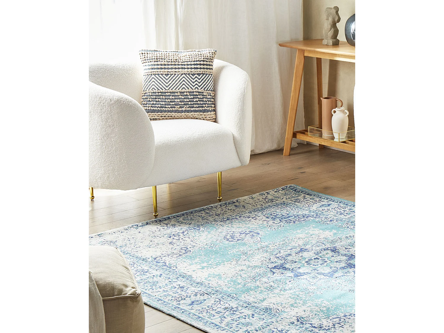 Moderner Teppich in Blau Vintage Stil Rechteckig 140 x 200 cm Almus