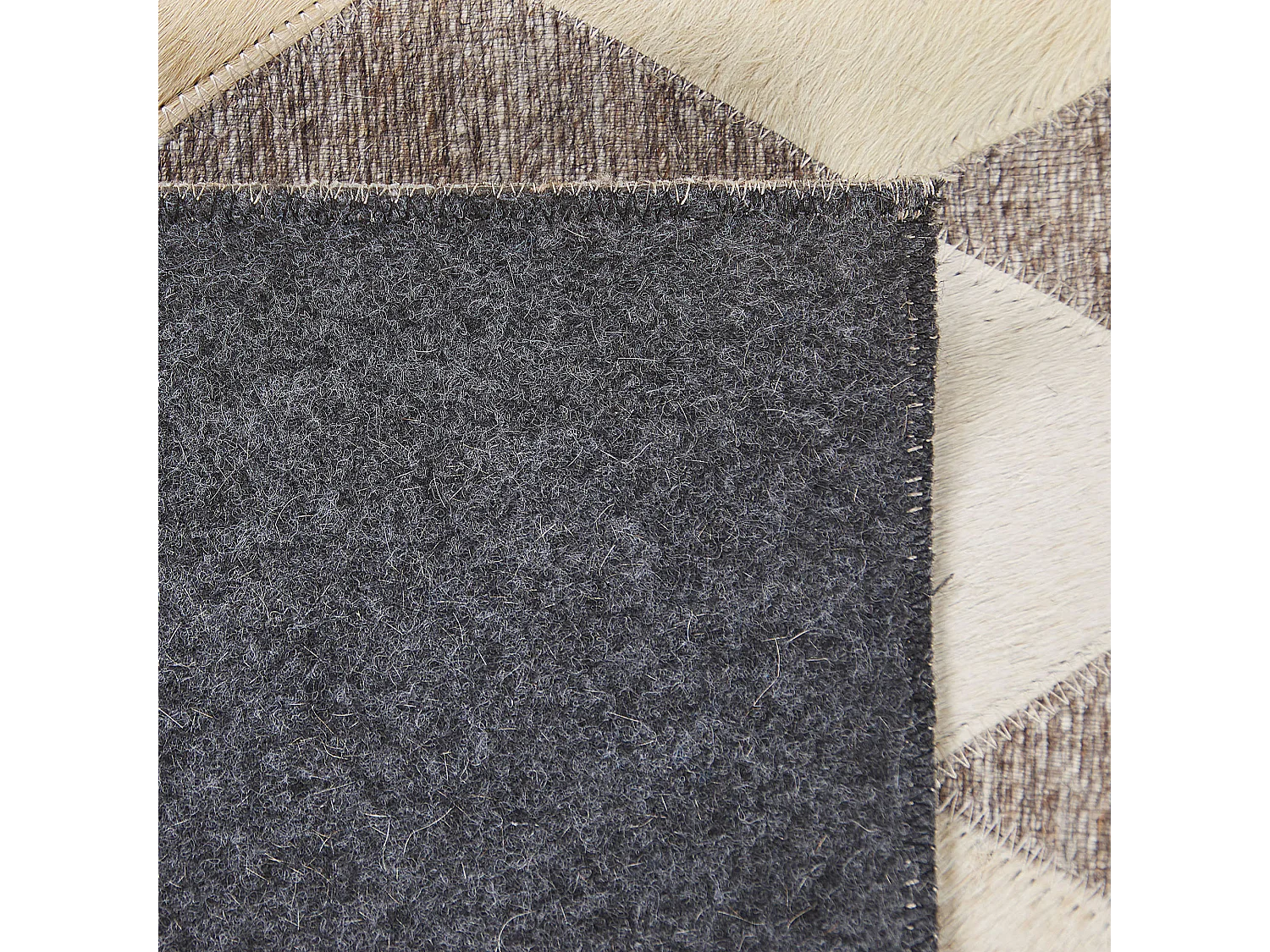 Teppich SESLICE 140 x 200 cm Echtleder Beige