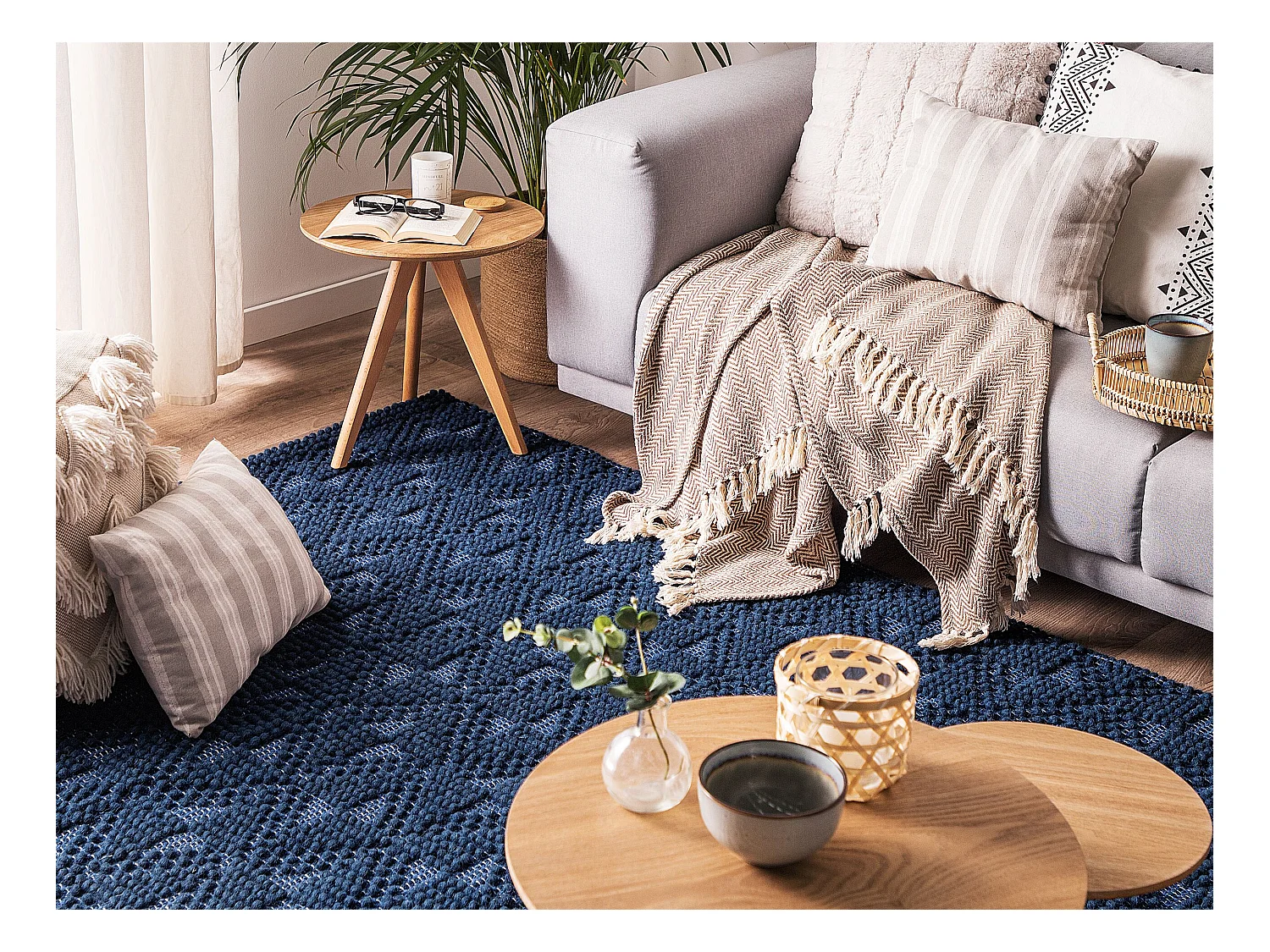 Tappeto blu scuro 140 x 200 cm a pelo corto SAVRAN