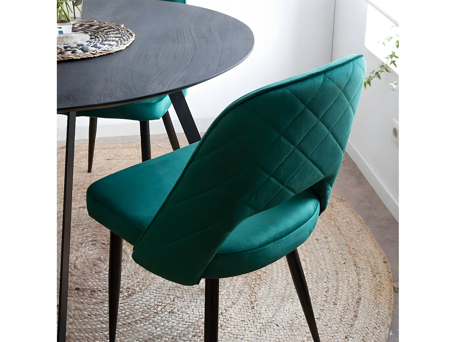 Set de 2 sillas de terciopelo verde Rumba para un toque de sofisticación y estilo