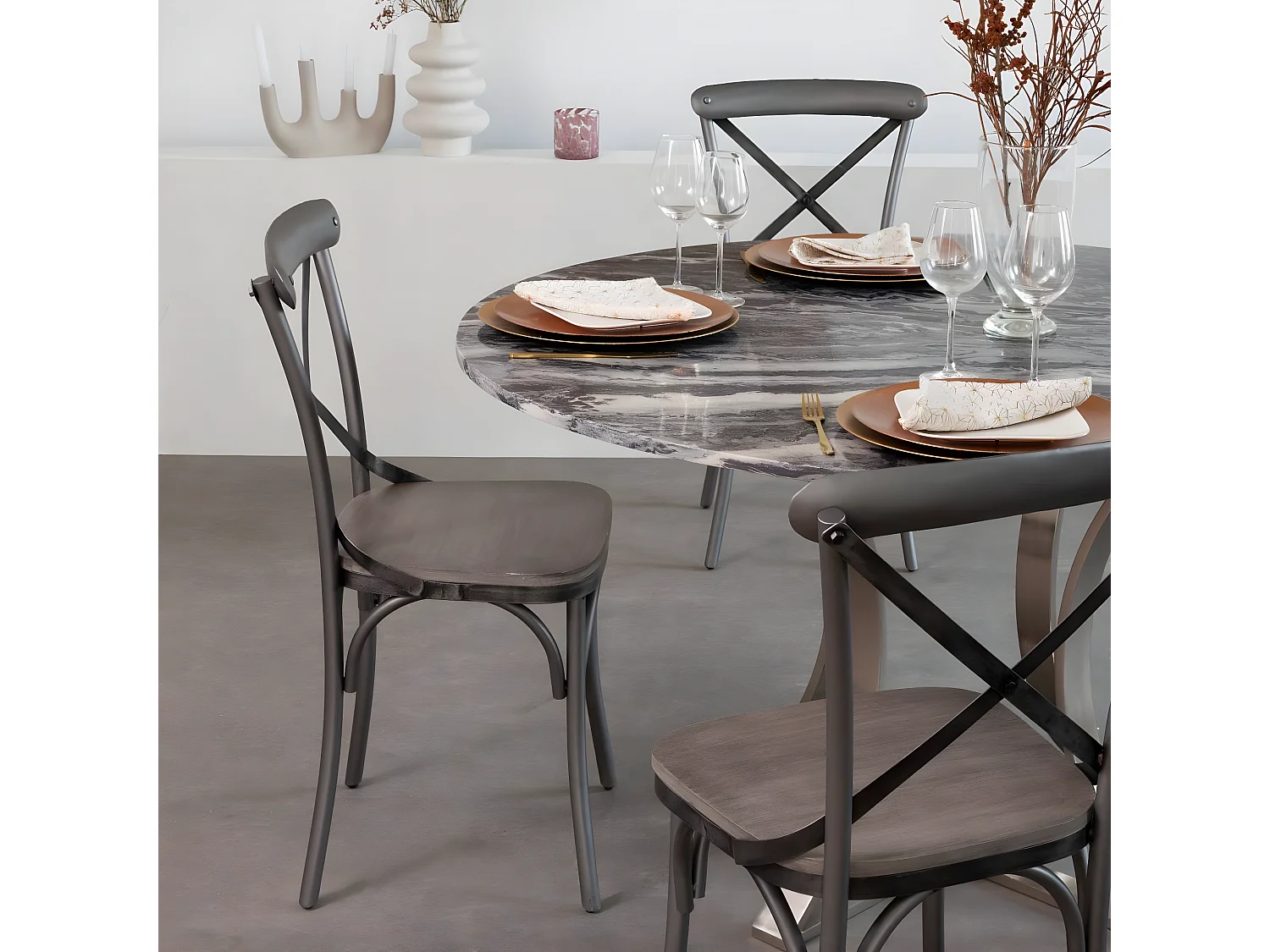 Juego de 2 sillas grises de madera de mango con patas de metal gris