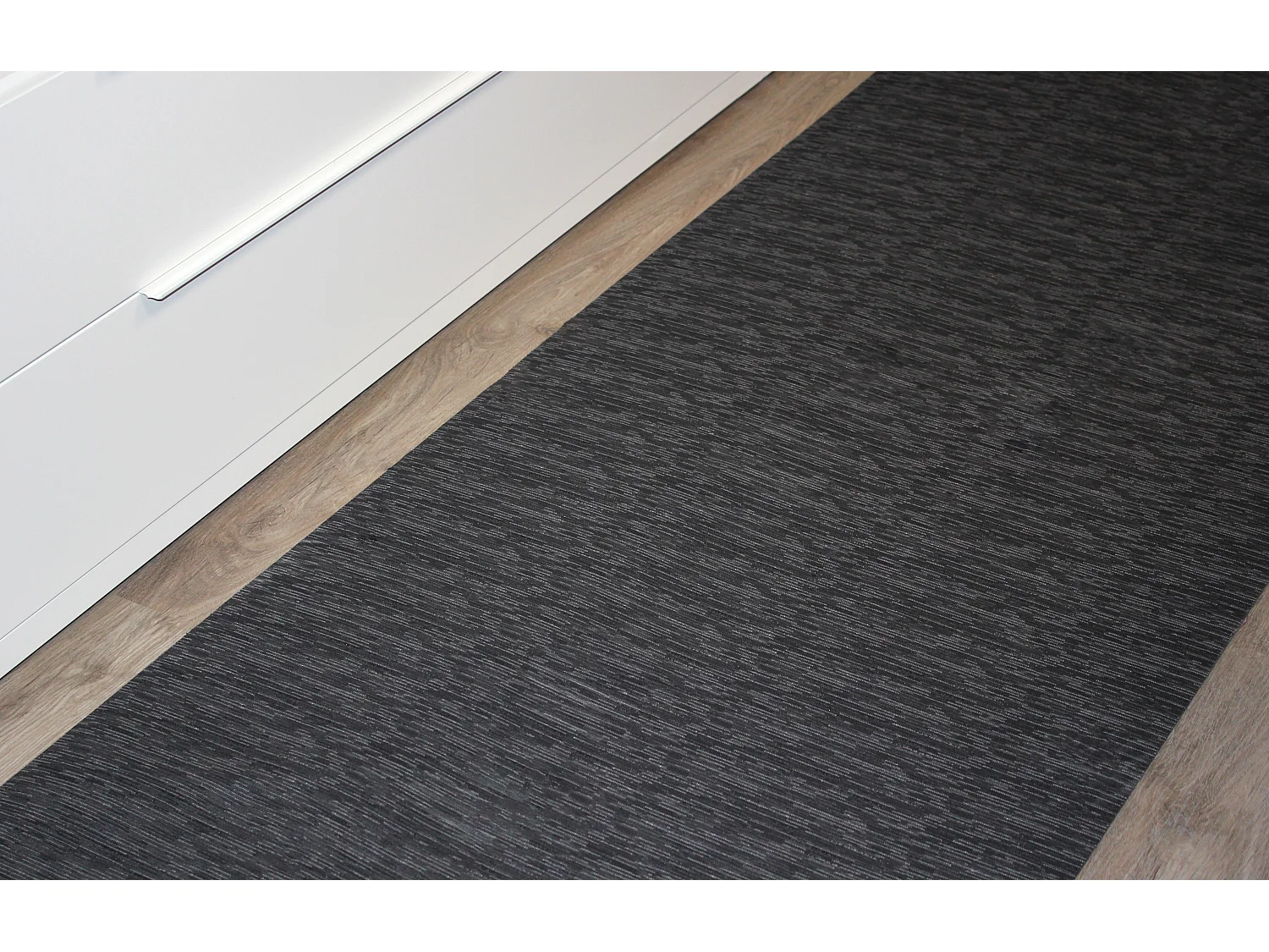 Alfombras Pasillo| Composición Textil Resinado| Base Antideslizante| Lluvia Negro| 65X250CM