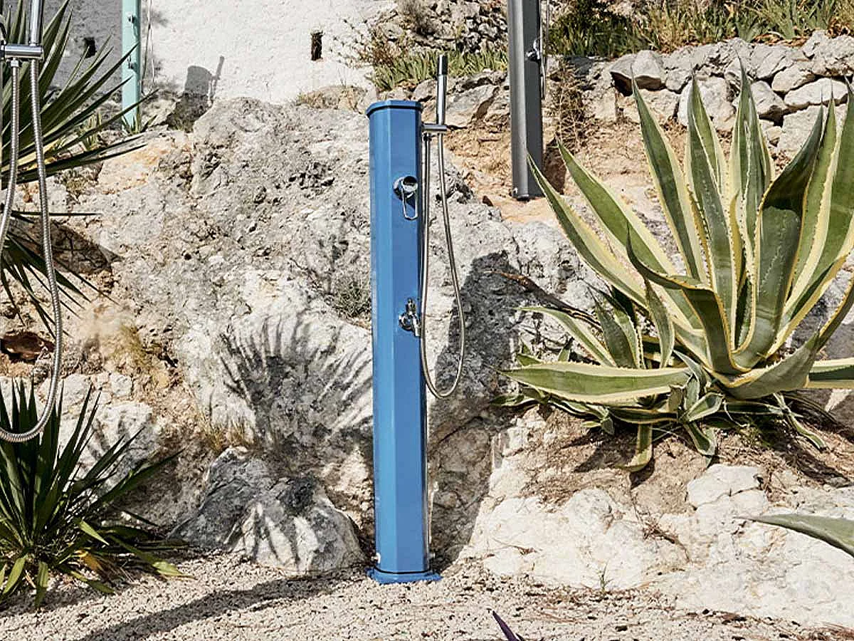 Doccia solare da esterno Jolly Go Formidra 20L 24x26x120cm Alluminio - Soffione estraibile, miscelatore e risciacquo a pedale 24x26x120cm