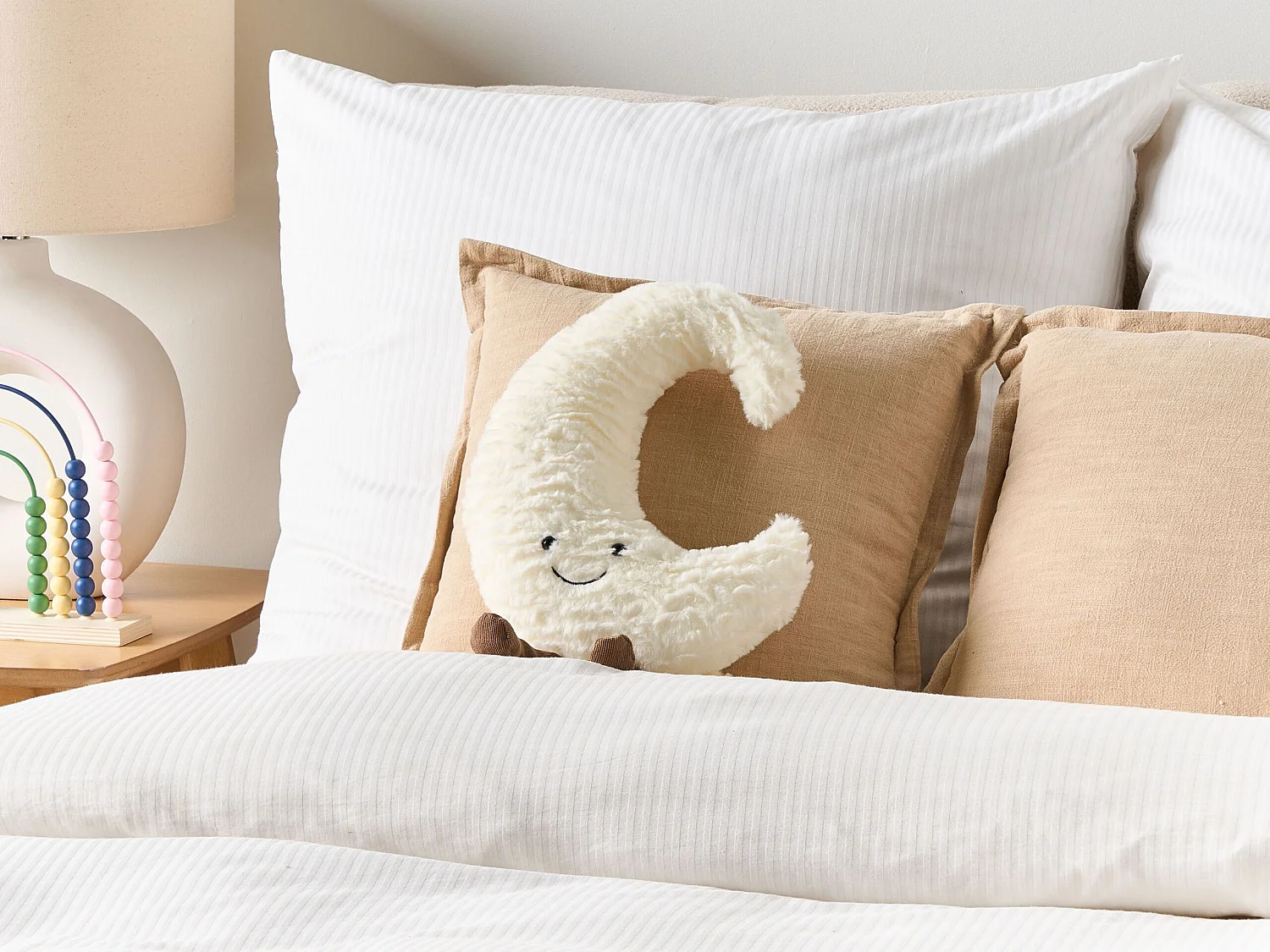 Almofada decorativa em forma de lua branca 21 x 40 cm MOONLIGHTER