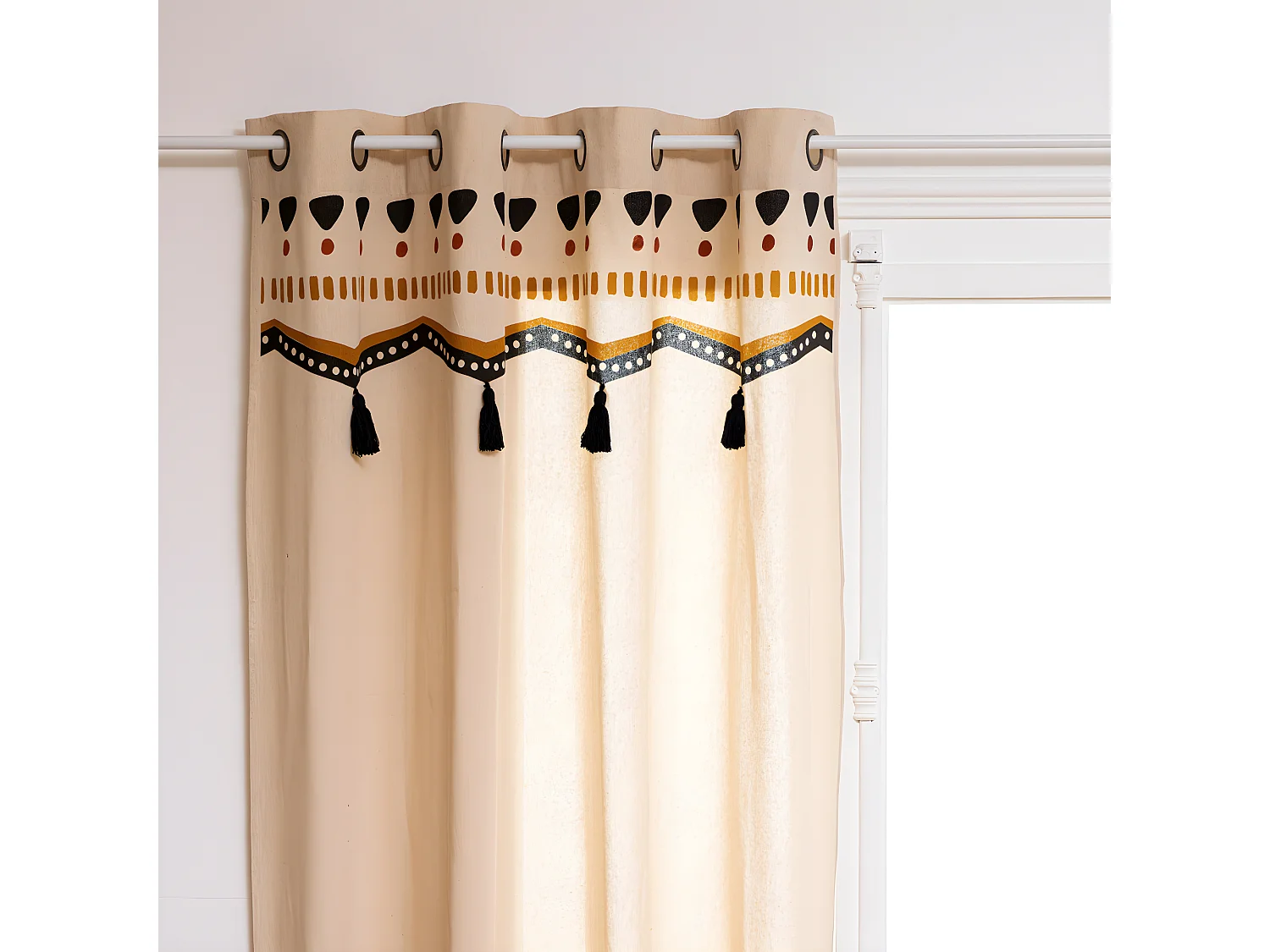 Rideau à œillets en Coton Beige avec motifs et Pompons Noirs 140 x 260 cm
