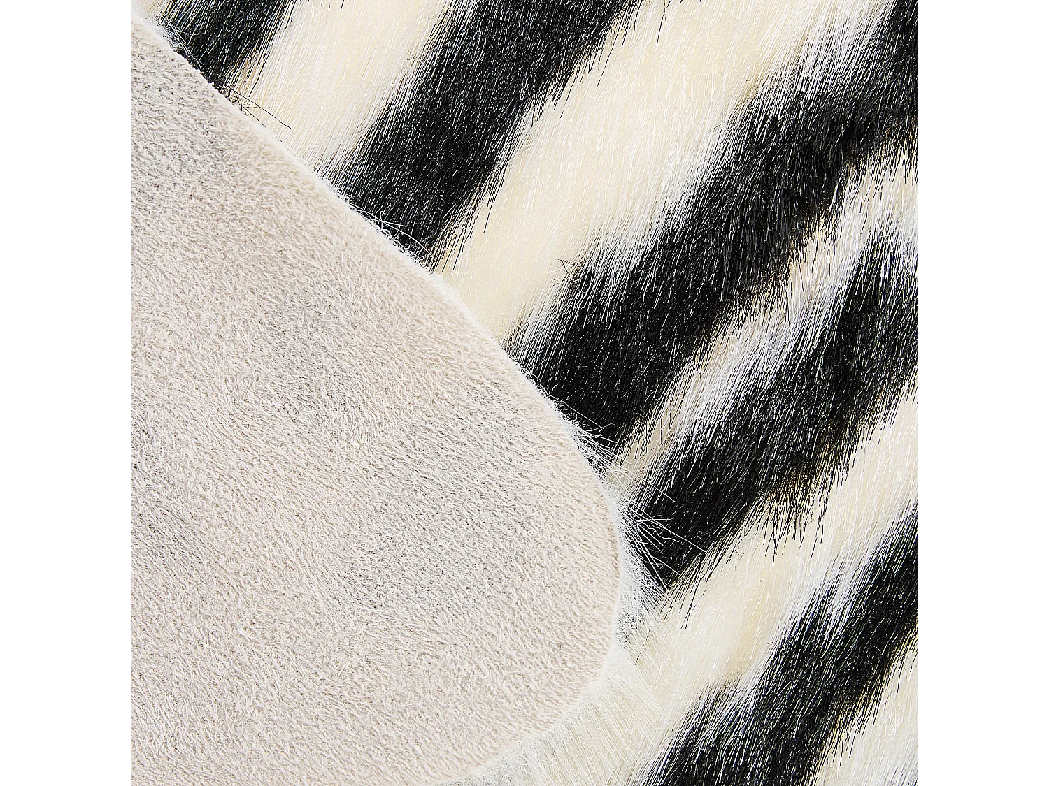 Kunstfell-Teppich Zebra schwarz / weiss 90 cm NAMBUNG