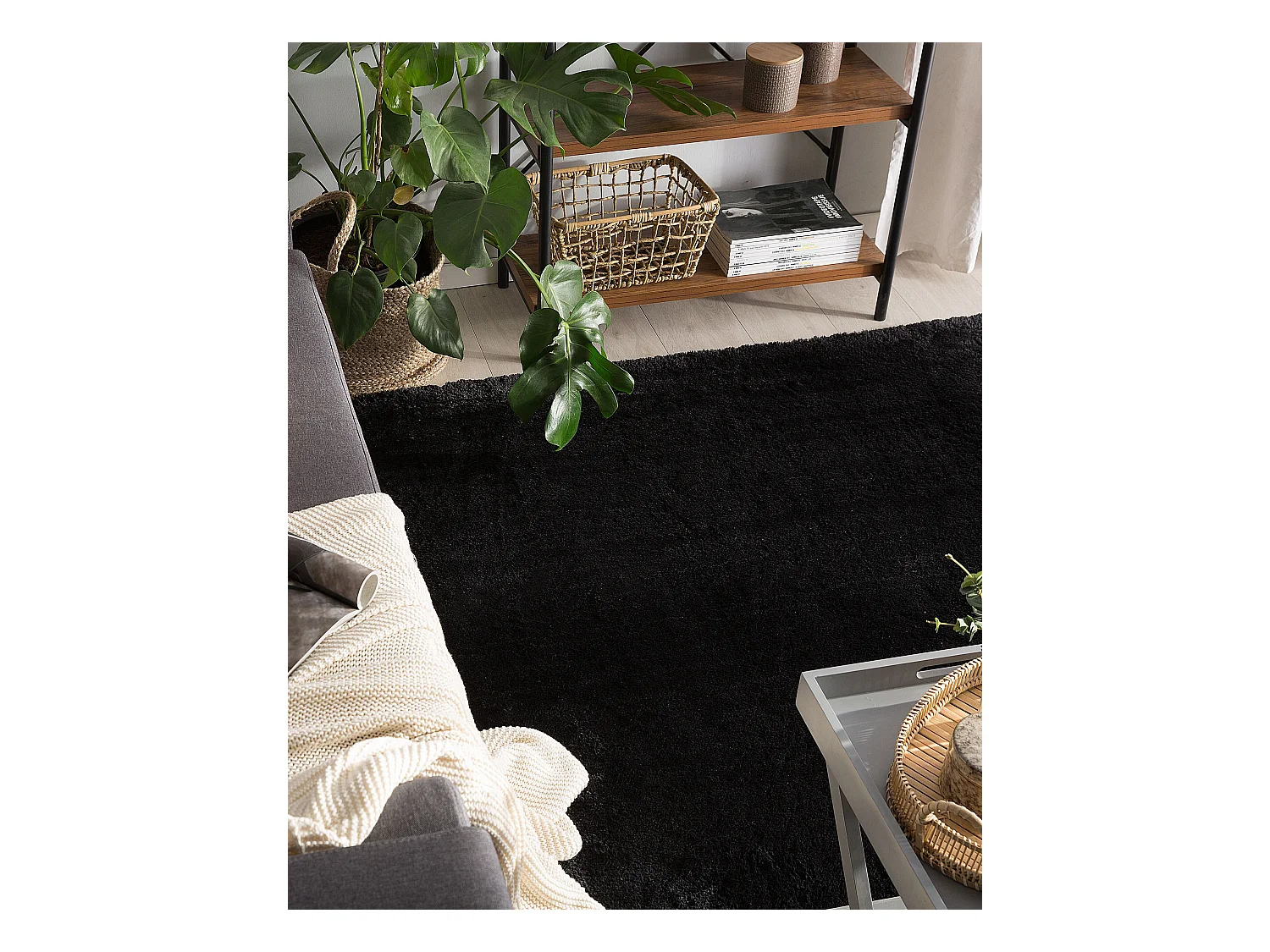 Vloerkleed polyester zwart 140 x 200 cm EVREN