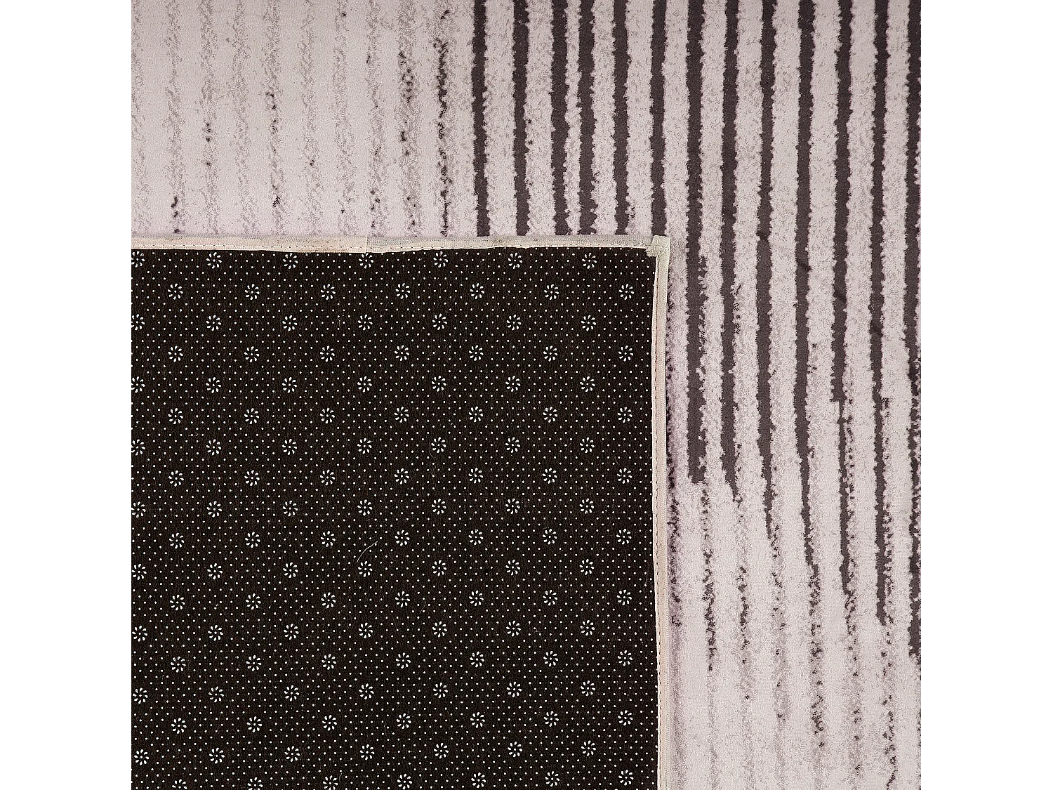 Vloerkleed polyester lichtroze/zwart 80 x 150 cm KALE