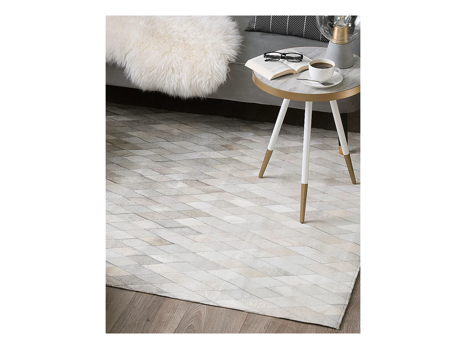 Teppich MALDAN 140 x 200 cm Echtleder Beige