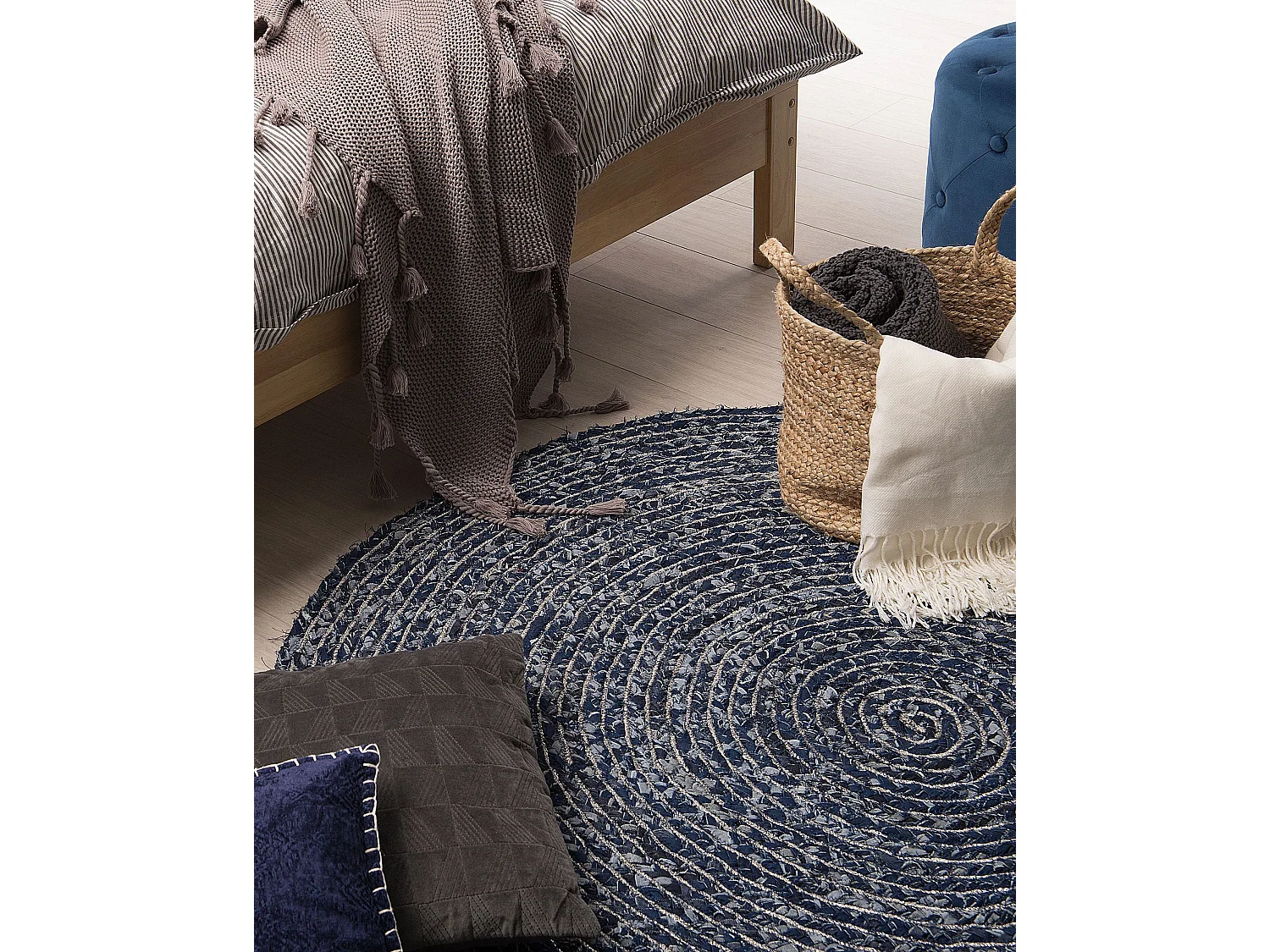 Dywan okrągły z dżinsu ⌀ 140 cm granatowy BULUCA