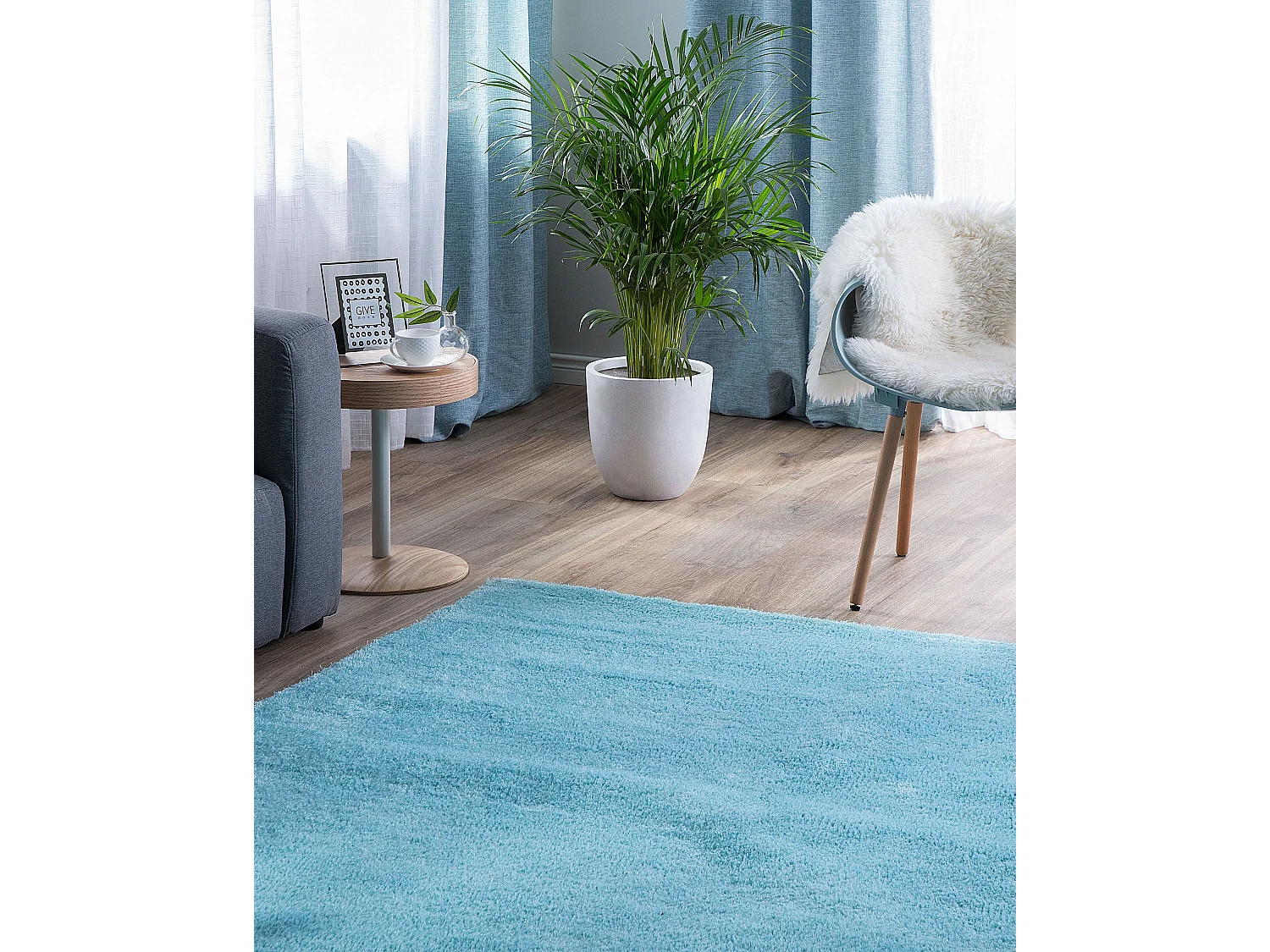 Vloerkleed polyester lichtblauw 140 x 200 cm DEMRE