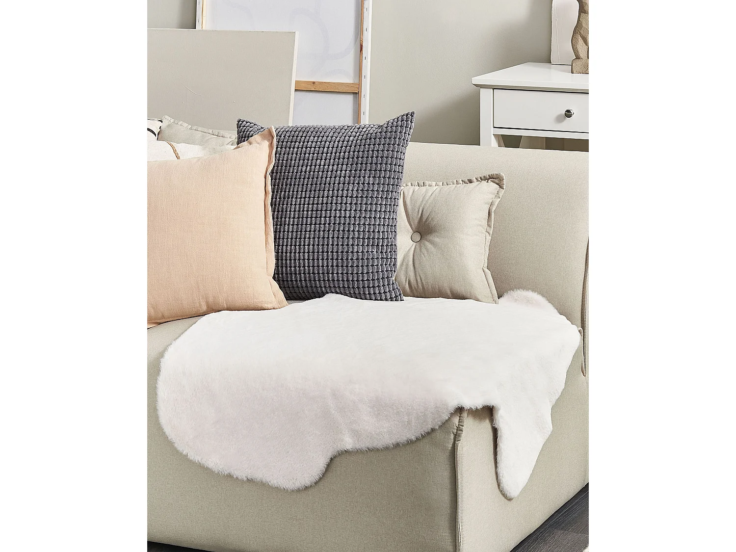 Kunstfell Teppich Kaninchen weiß Überwurf Webpelz Fellform 60 x 90 cm Undara