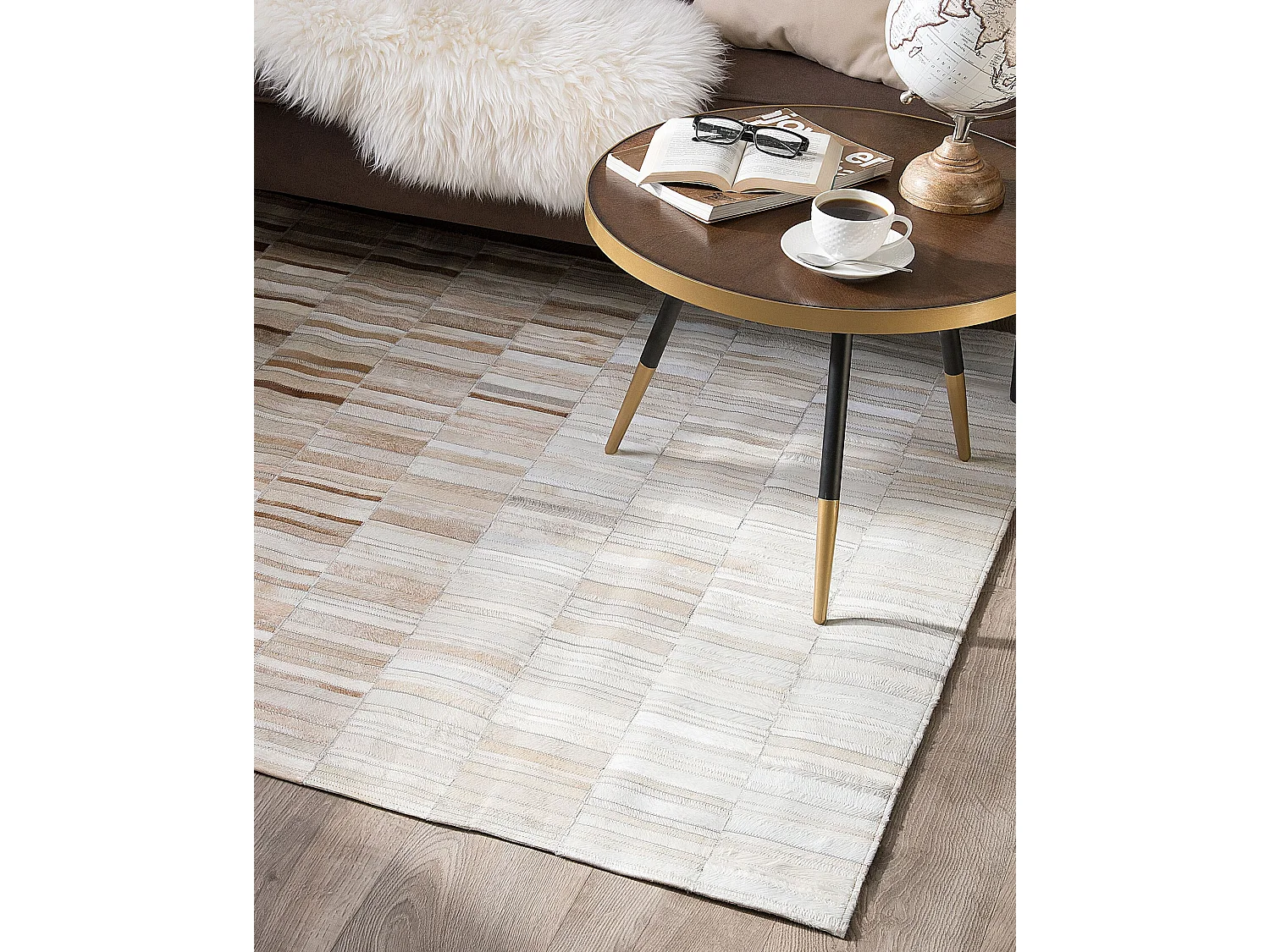 Wohnzimmer Teppich Modern Beige Leder Patchwork 140 x 200 cm Yagda